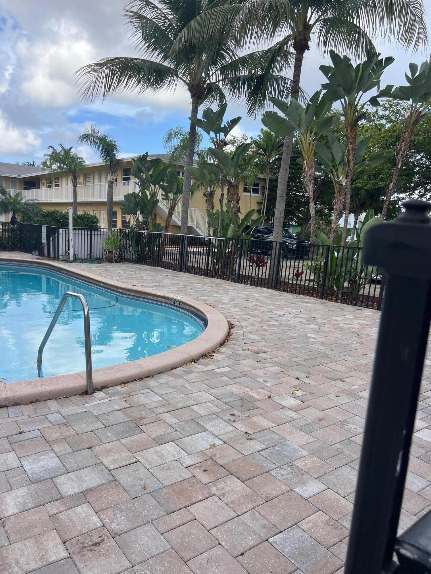 4051 NE 13th Avenue 61-3, Oakland Park, FL 33334 — photo 1 of 13