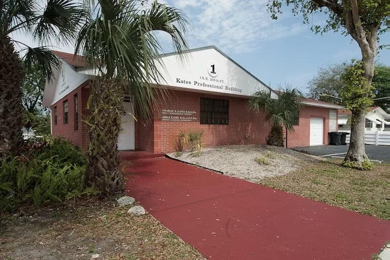 21 NE 168th Street, North Miami Beach, FL — photo 3 of 3