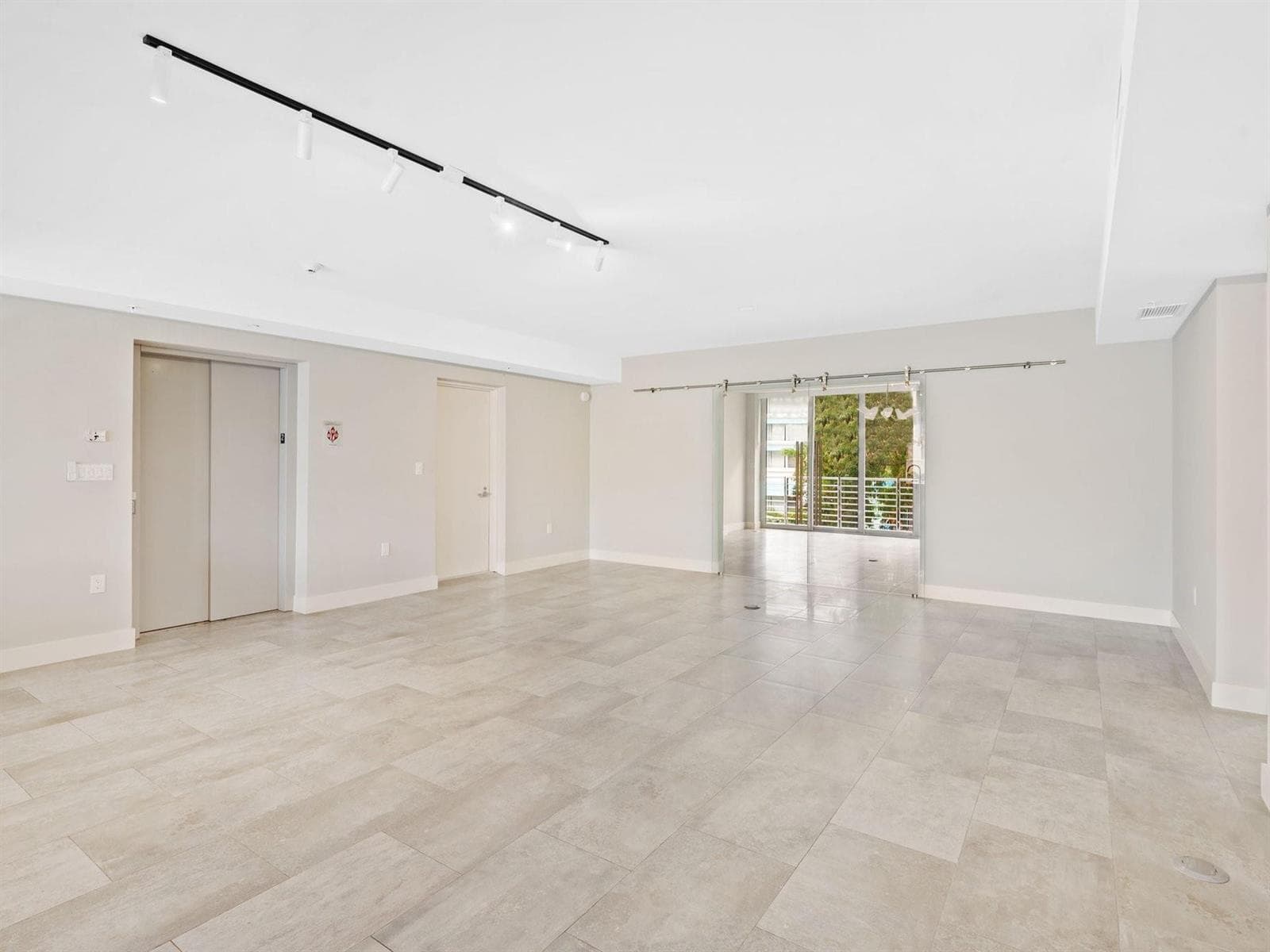 133 Isle Of Venice Drive 201, Fort Lauderdale, FL 33301 — photo 8 of 47