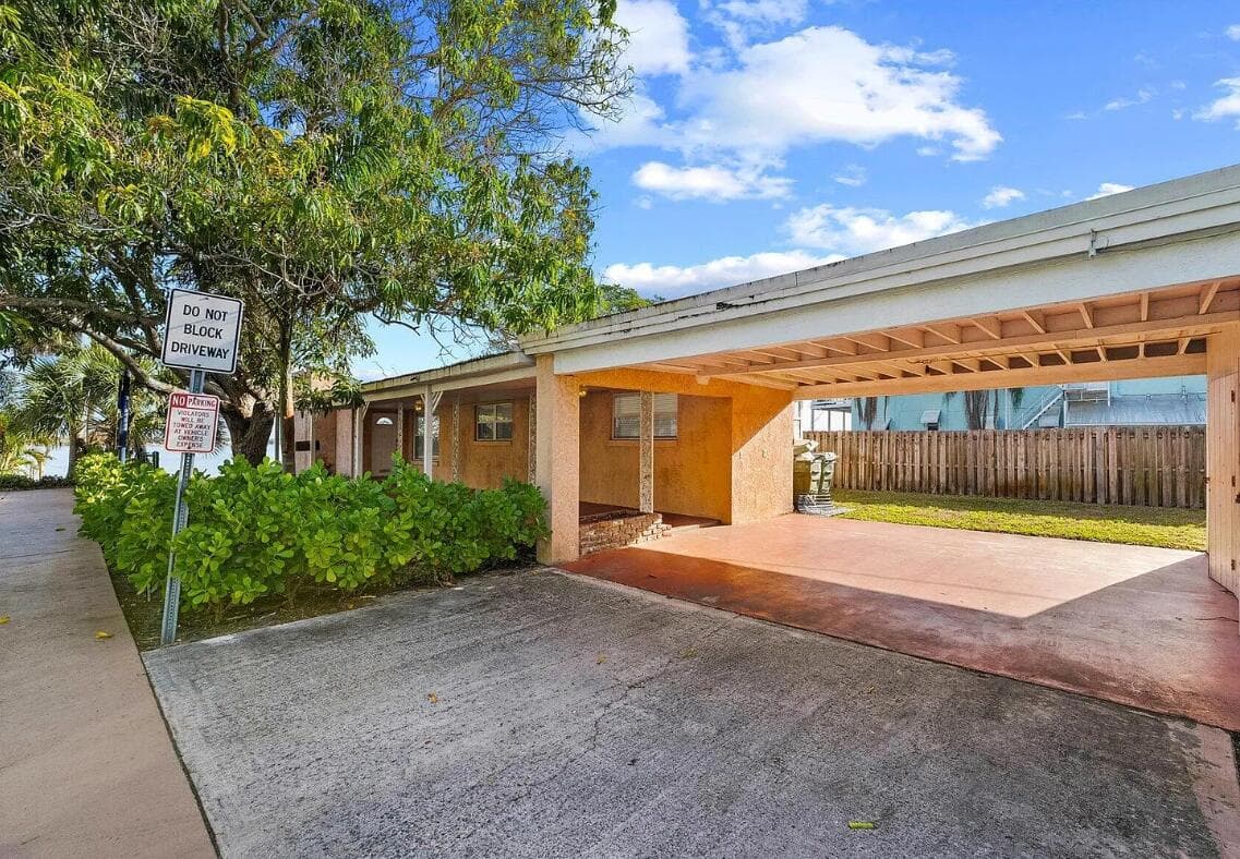 101 S Colorado Avenue, Stuart, FL — photo 2 of 15