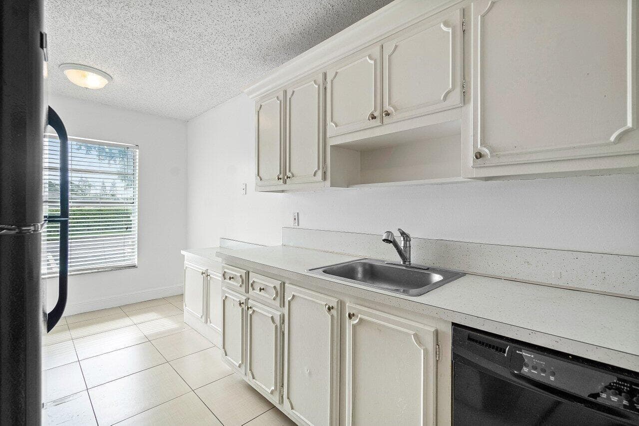 1021 Flame Vine Avenue, Delray Beach, FL 33445 — photo 5 of 24