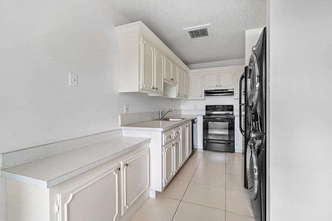 1021 Flame Vine Avenue, Delray Beach, FL 33445 — photo 6 of 24