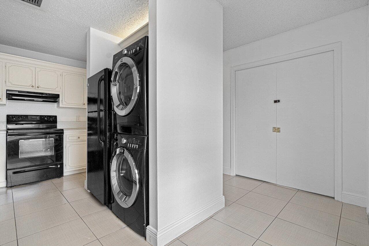 1021 Flame Vine Avenue, Delray Beach, FL 33445 — photo 7 of 24
