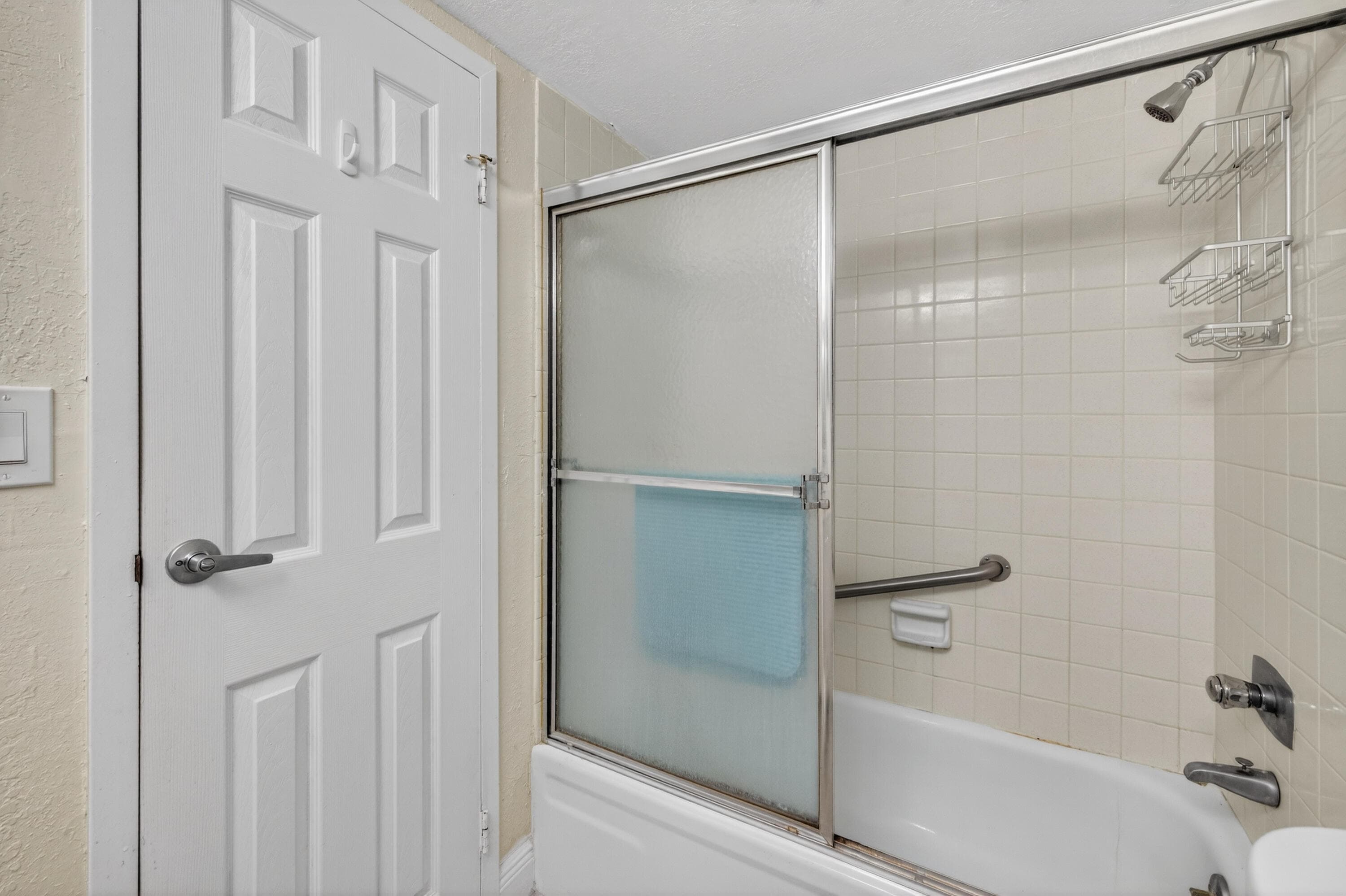 4850 NW 29 Court 327, Lauderdale Lakes, FL 33313 — photo 14 of 43