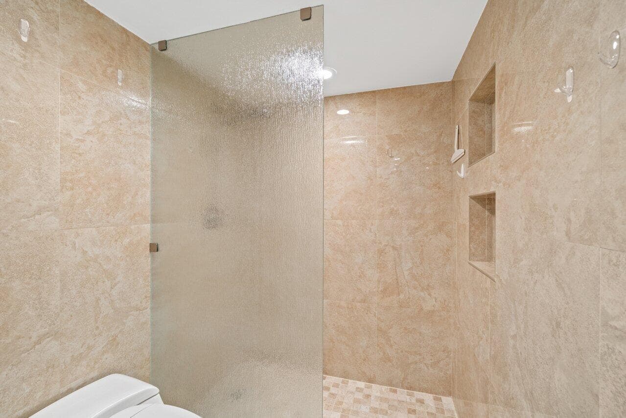 2400 Presidential Way 1906, West Palm Beach, FL 33401 — photo 20 of 42