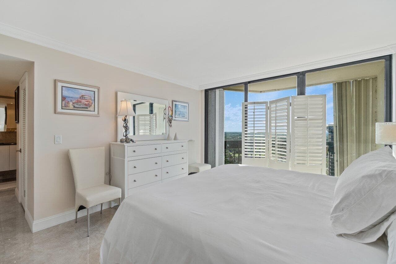 2400 Presidential Way 1906, West Palm Beach, FL 33401 — photo 17 of 42