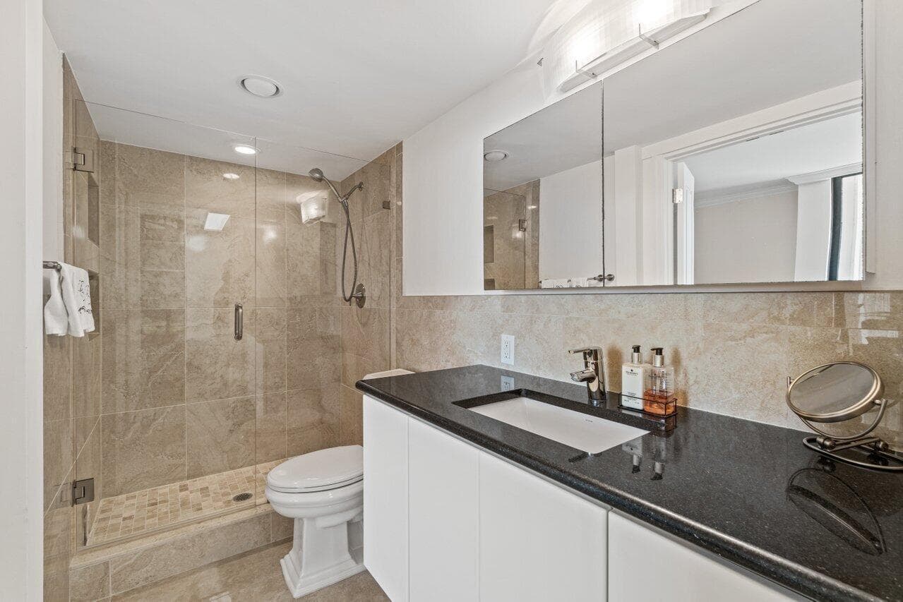 2400 Presidential Way 1906, West Palm Beach, FL 33401 — photo 18 of 42