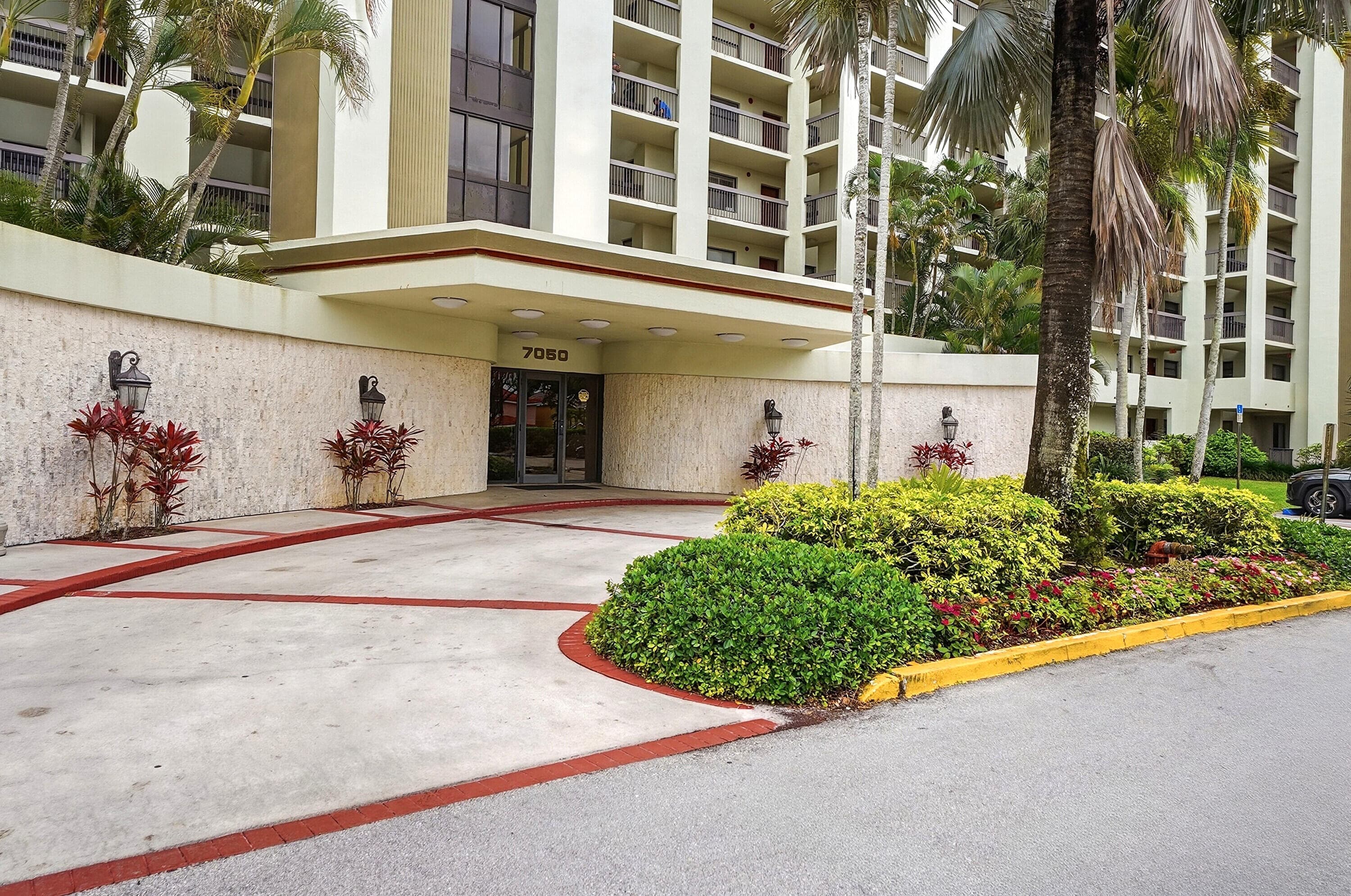7050 NW 44th Street 705, Lauderhill, FL 33319 — photo 3 of 40