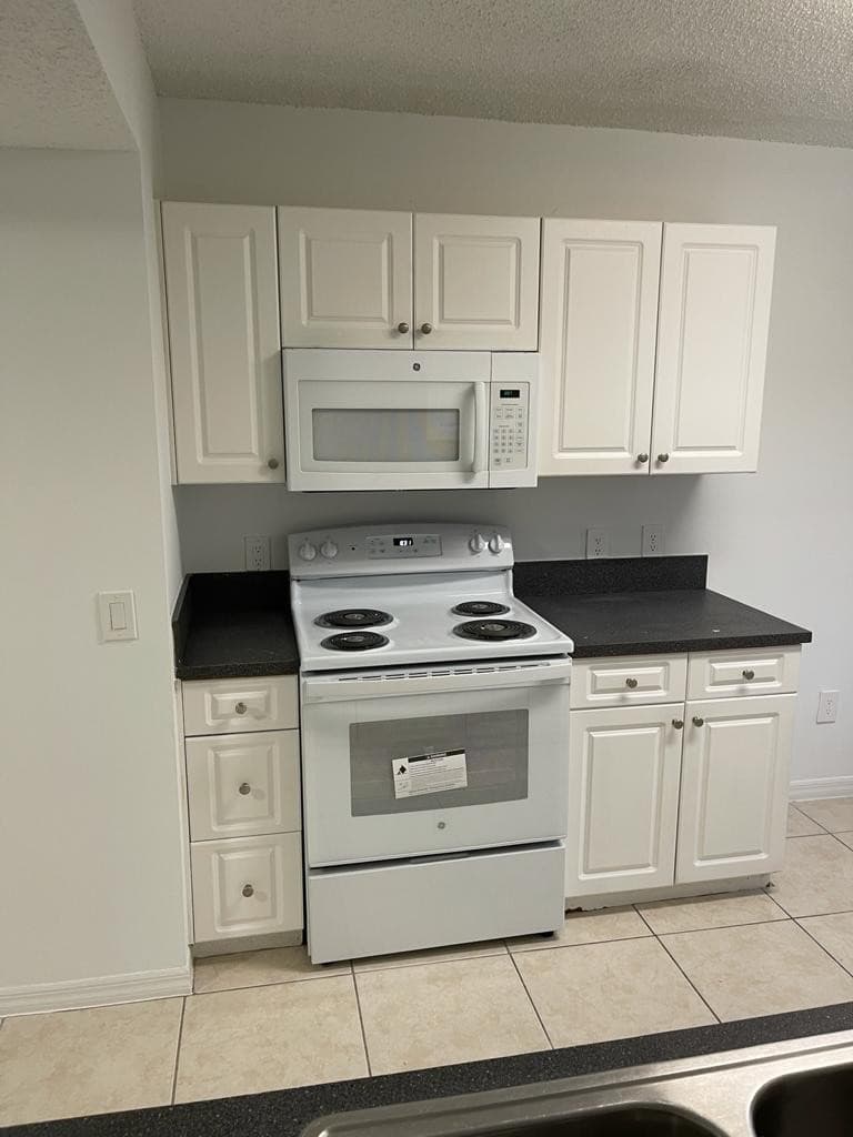 9640 NW 2 Street 208, Pembroke Pines, FL 33024 — photo 5 of 18