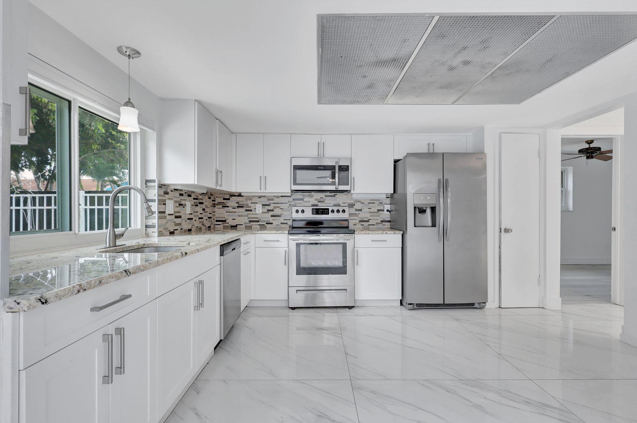 334 SW 13th Avenue, Boynton Beach, FL 33435 — photo 13 of 41