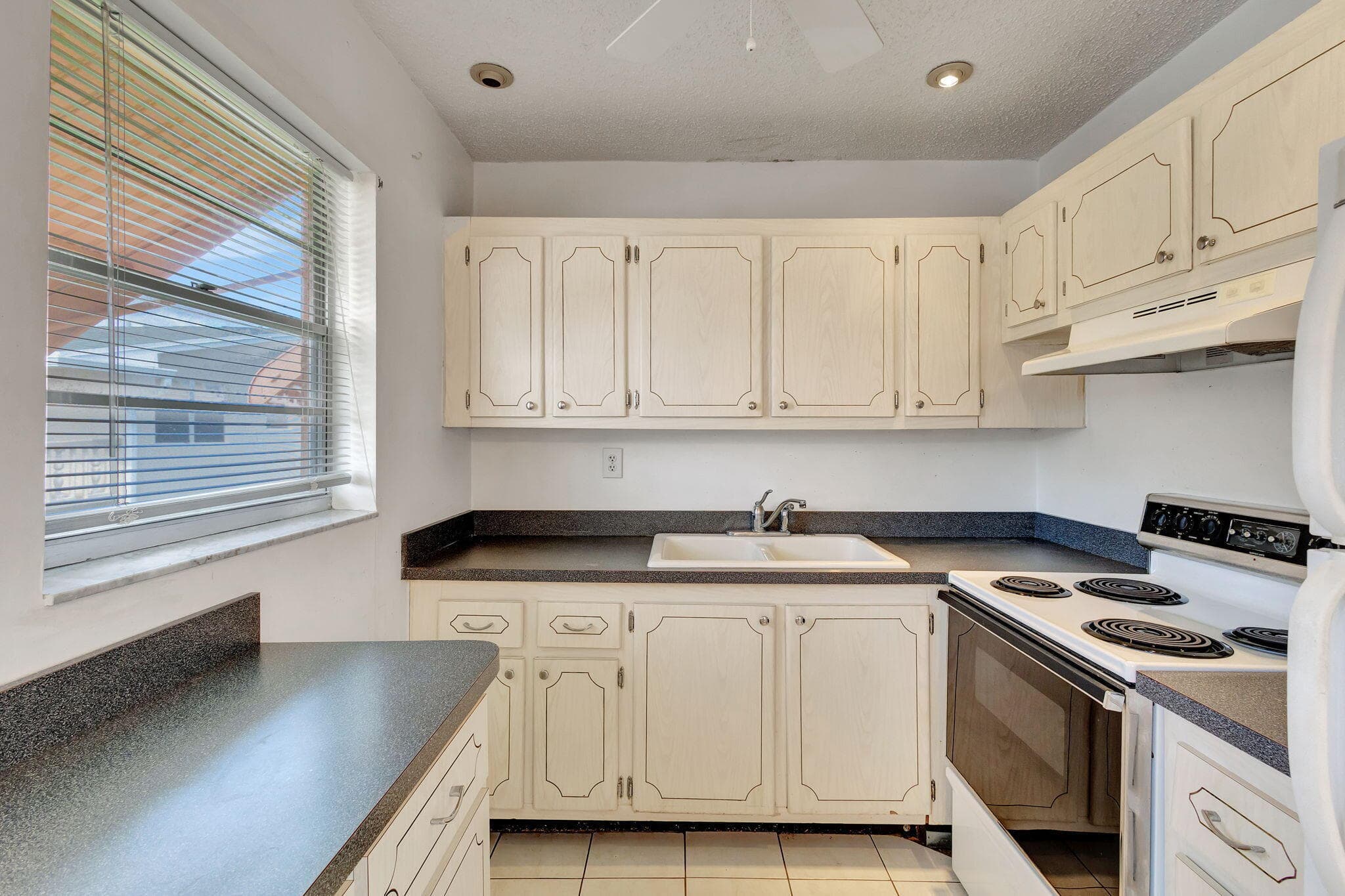 332 Sheffield N, West Palm Beach, FL 33417 — photo 7 of 30