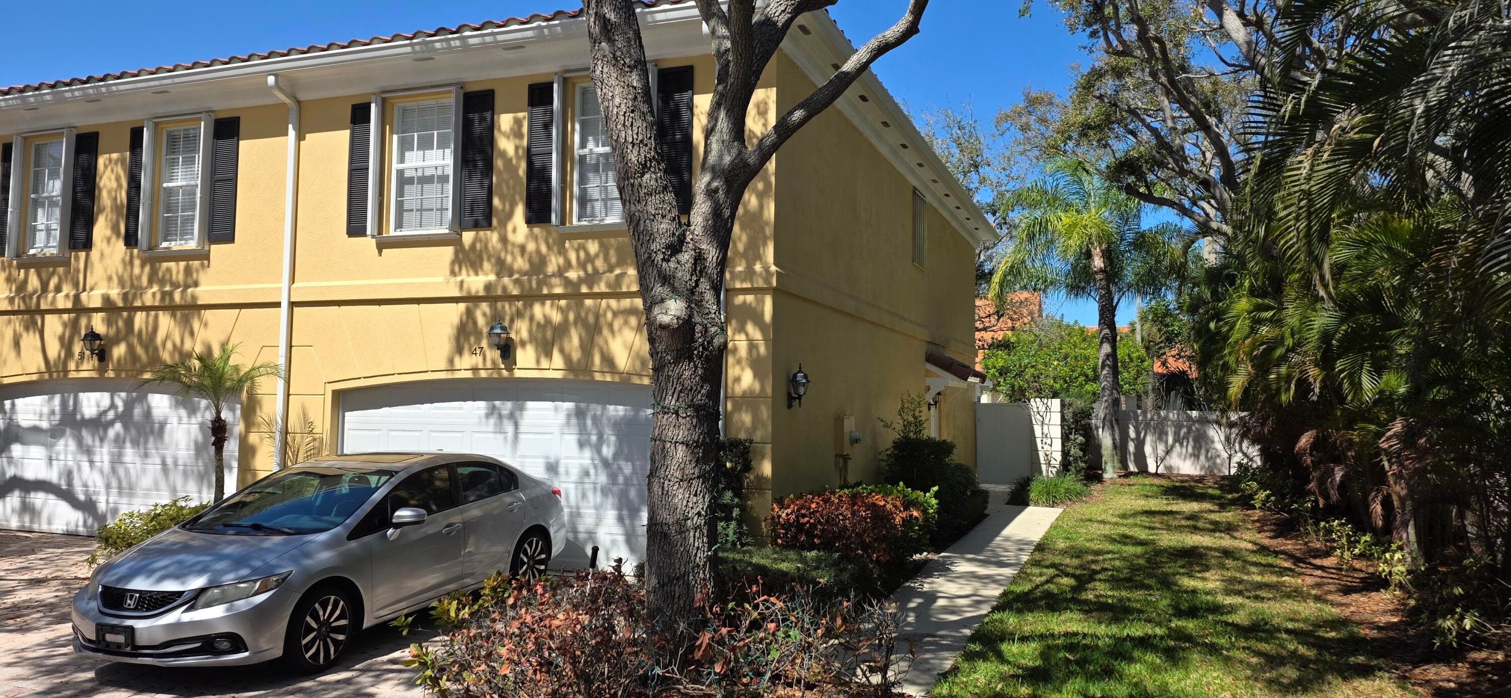 Townhouse in Tequesta — photo 1 of 23