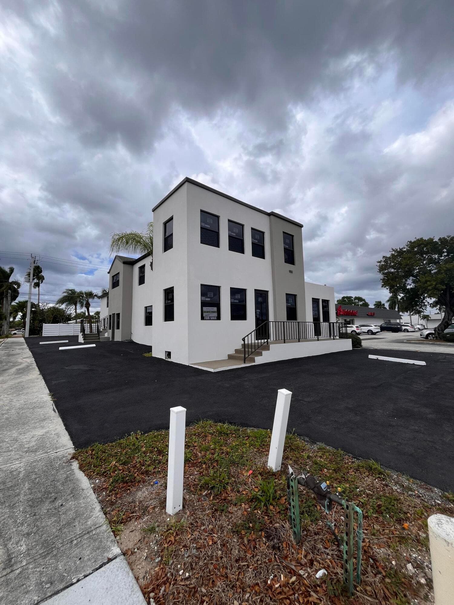 900 Federal Highway, Riviera Beach, FL — photo 1 of 39