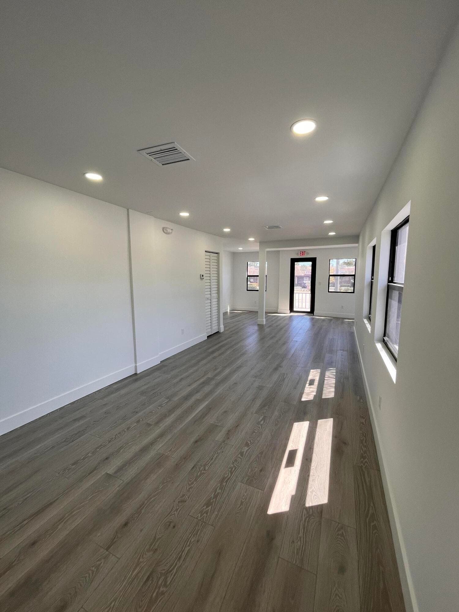 900 Federal Highway, Riviera Beach, FL — photo 3 of 39