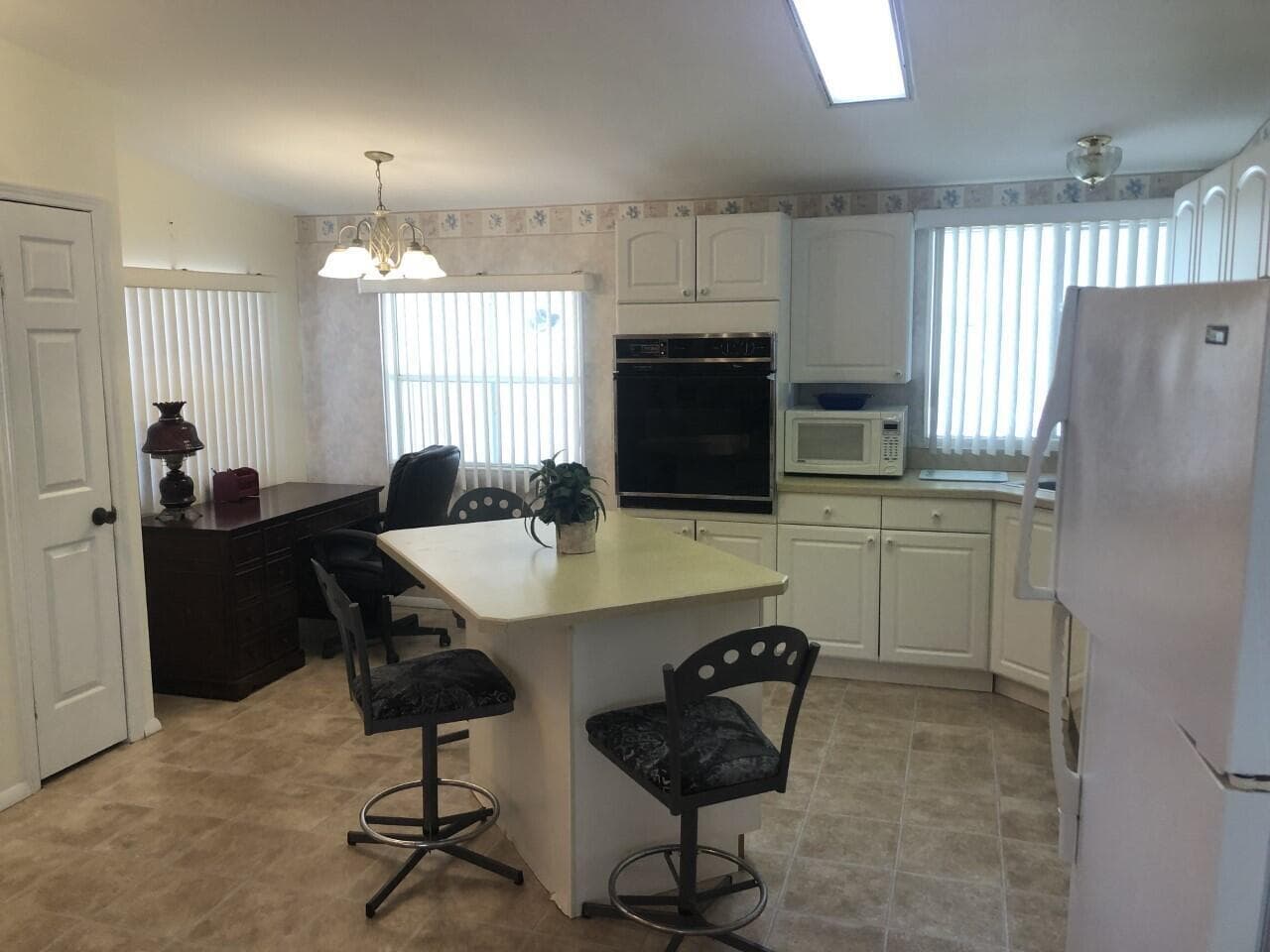 7847 SE Swan Avenue, Hobe Sound, FL 33455 — photo 4 of 6