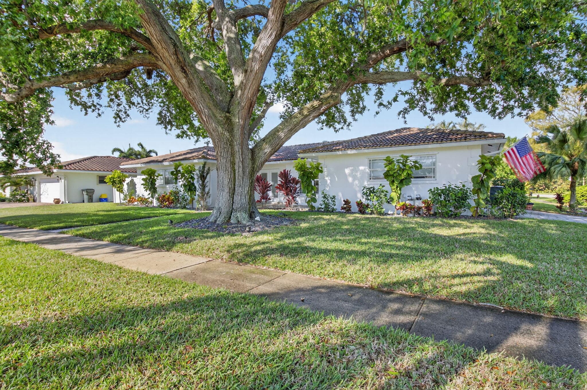 1010 SW 2nd Street, Boca Raton, FL 33486 — photo 3 of 40