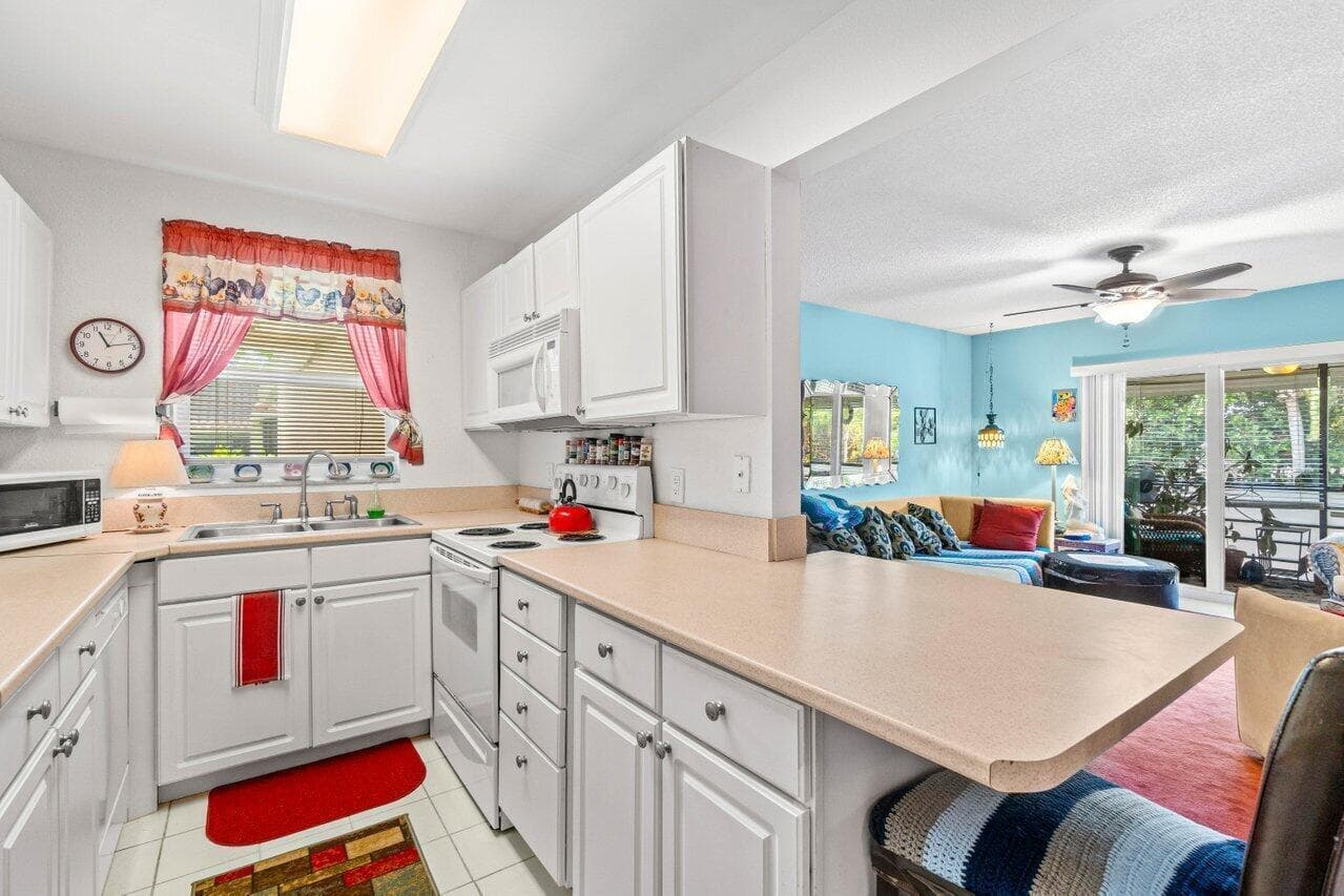 1124 NW 13th Street 204a, Boca Raton, FL 33486 — photo 3 of 30
