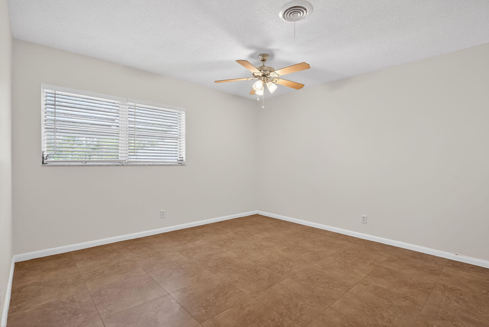 371 SE 1st Avenue, Pompano Beach, FL 33060 — photo 10 of 43
