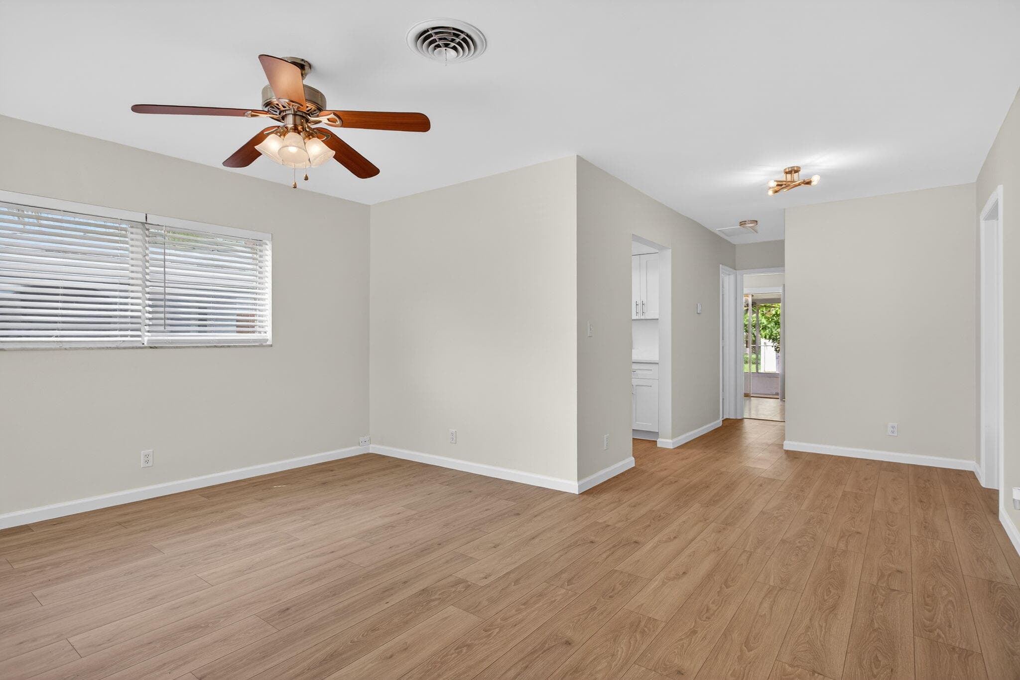 371 SE 1st Avenue, Pompano Beach, FL 33060 — photo 4 of 43