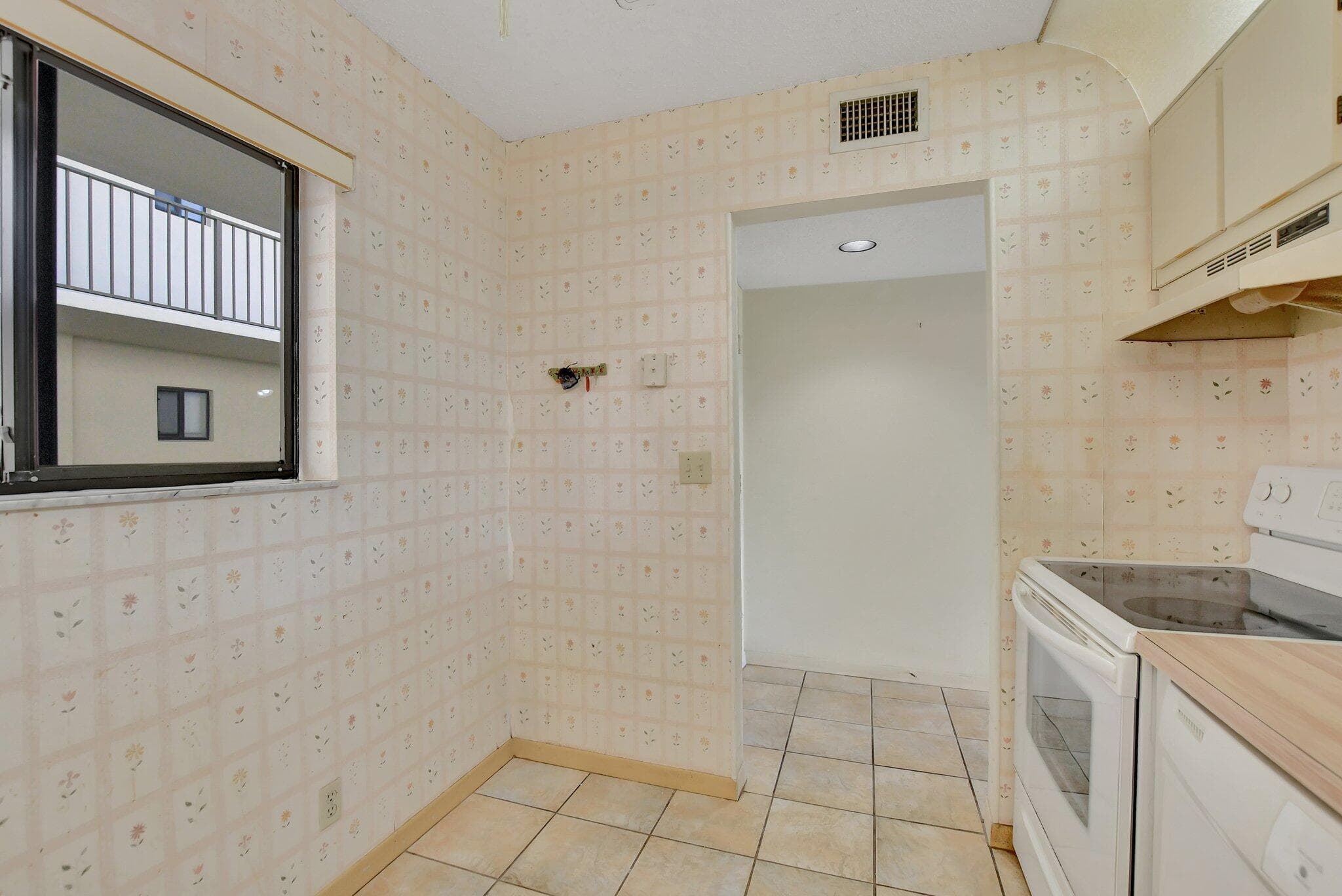 5340 Las Verdes Circle 208, Delray Beach, FL 33484 — photo 12 of 49