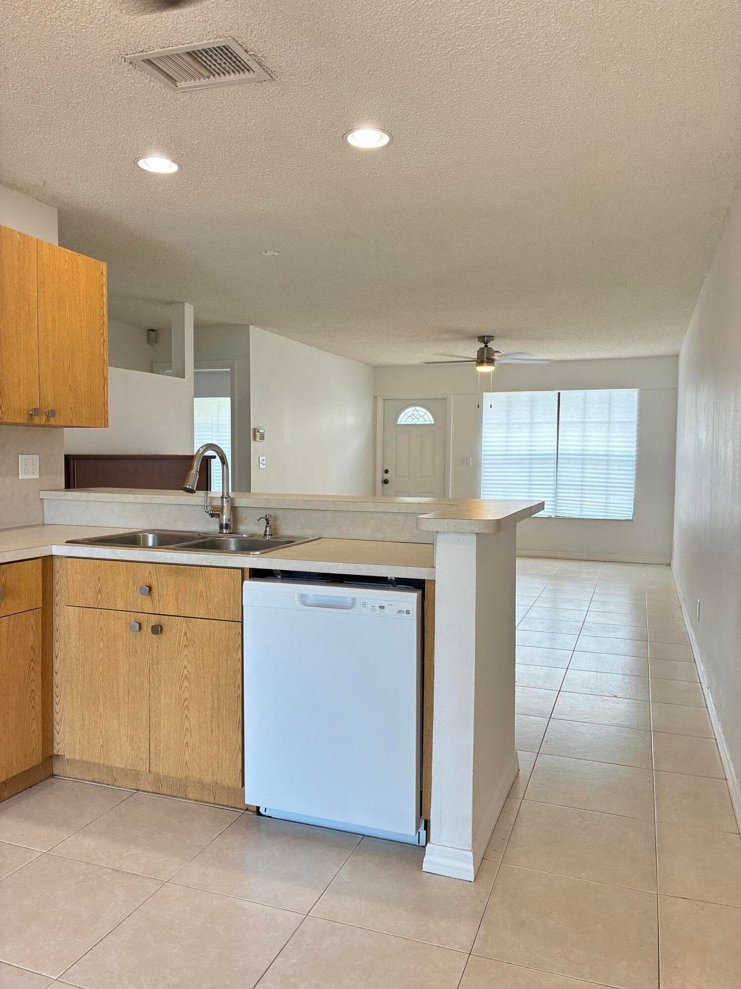 2301 Buttonwood Avenue, Pembroke Pines, FL 33026 — photo 5 of 17
