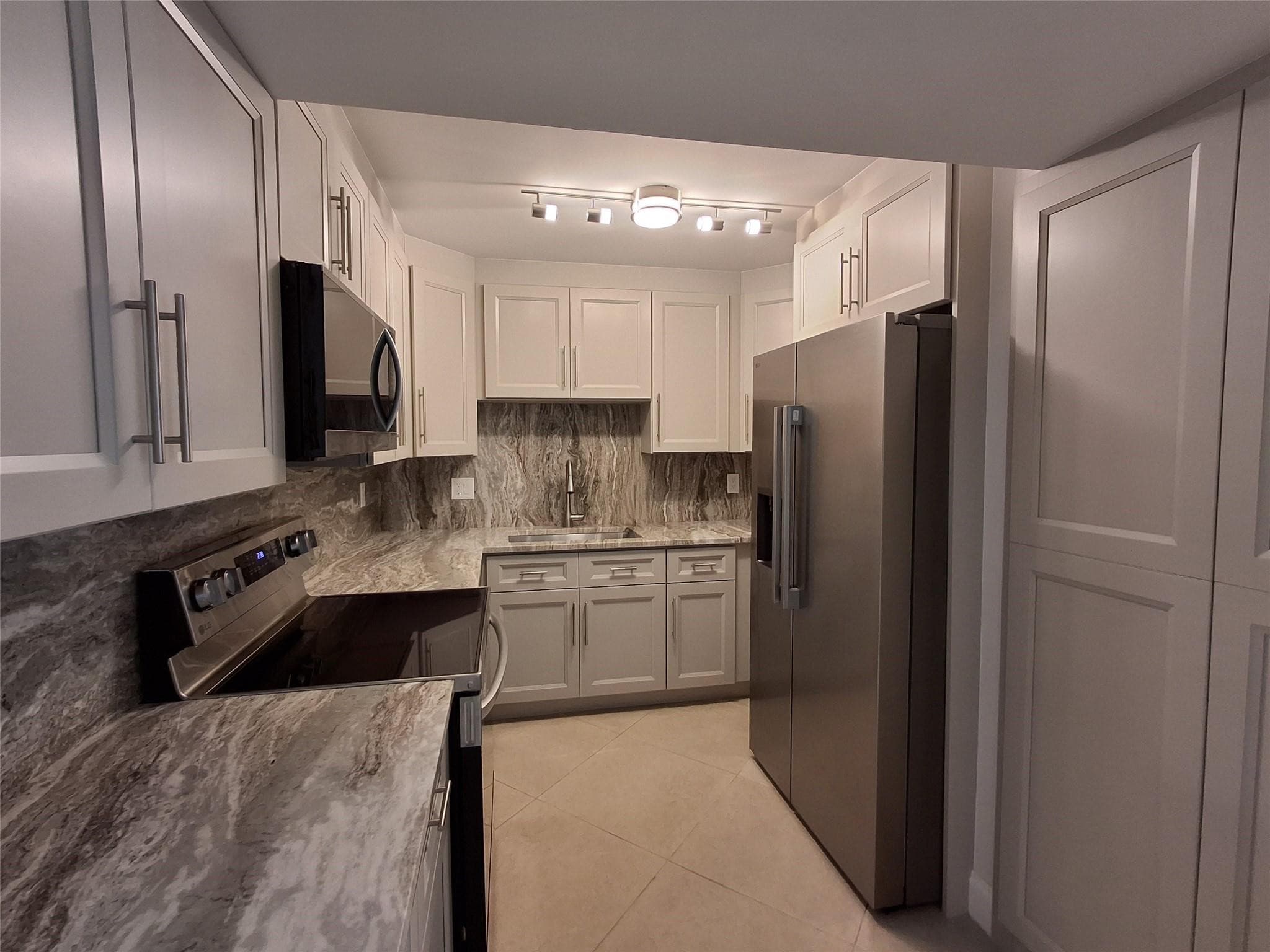 8763 Shadow Wood Boulevard 202, Coral Springs, FL 33071 — photo 3 of 18