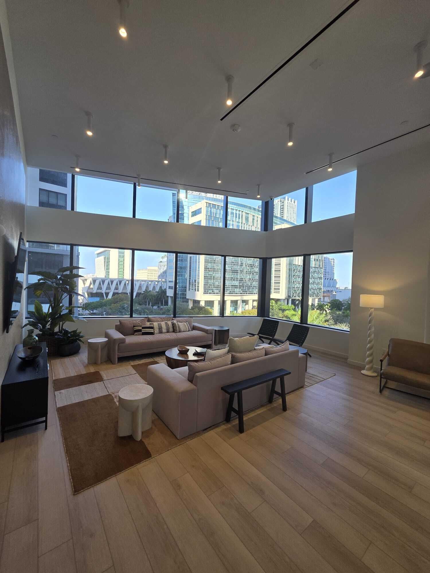 225 N Miami Avenue 910, Miami, FL 33128 — photo 16 of 66