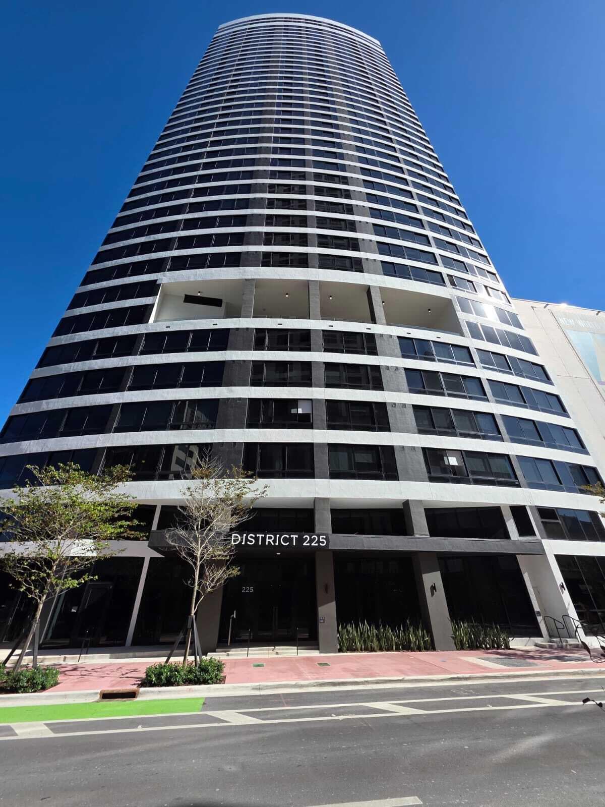 225 N Miami Avenue 910, Miami, FL 33128 — photo 17 of 66