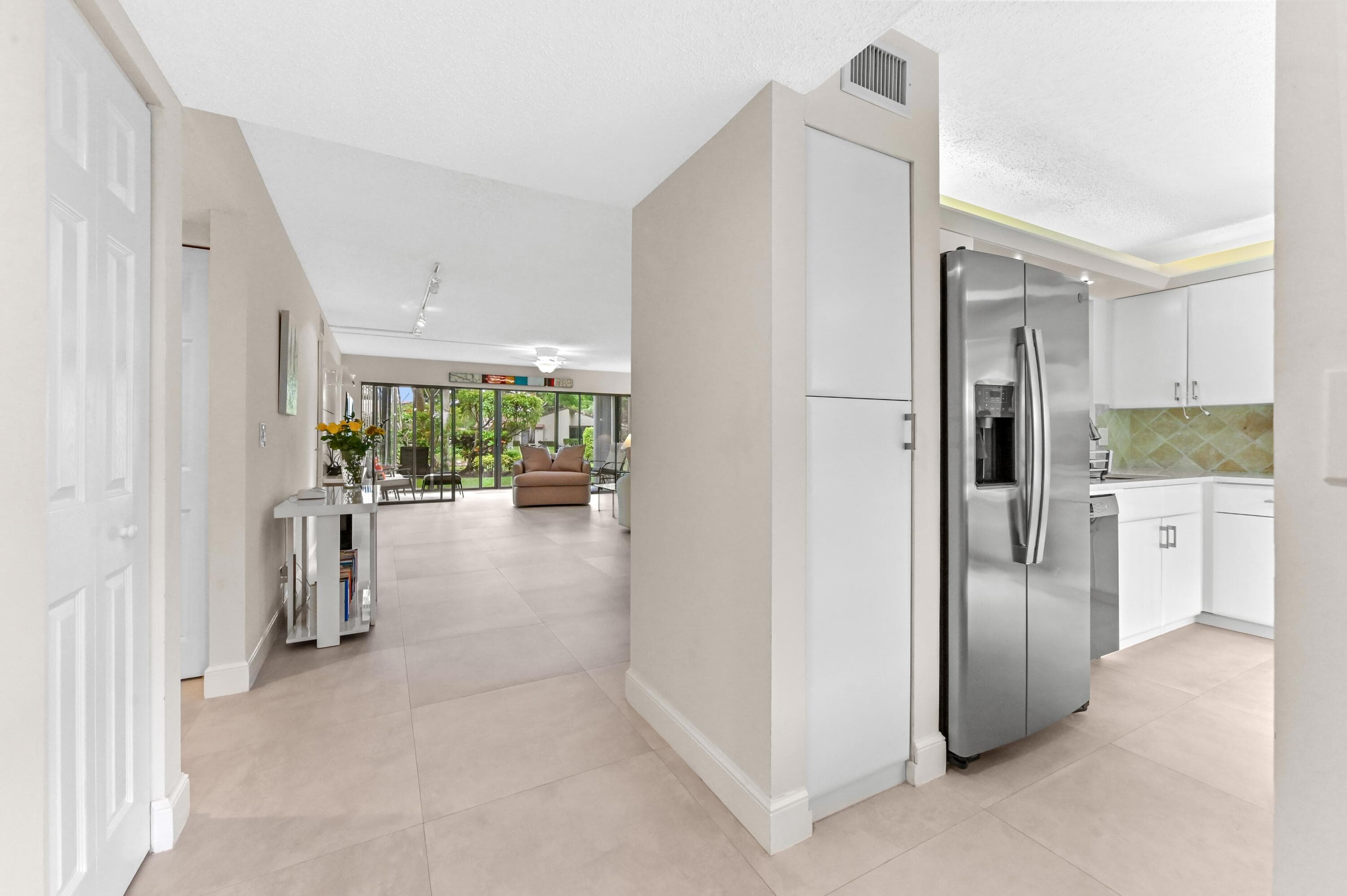 5743 Fairway Park Court 105, Boynton Beach, FL 33437 — photo 4 of 33