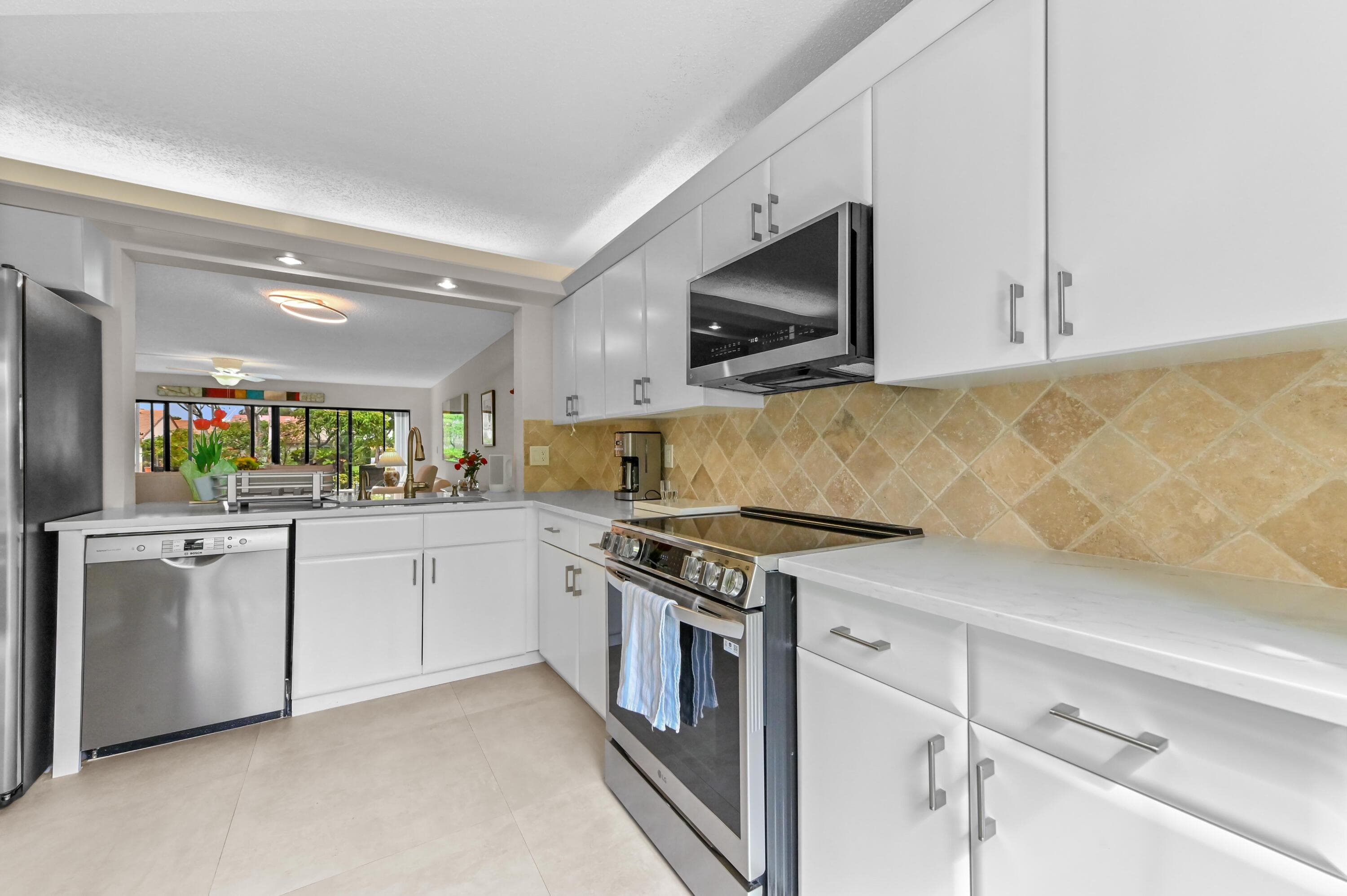 5743 Fairway Park Court 105, Boynton Beach, FL 33437 — photo 6 of 33