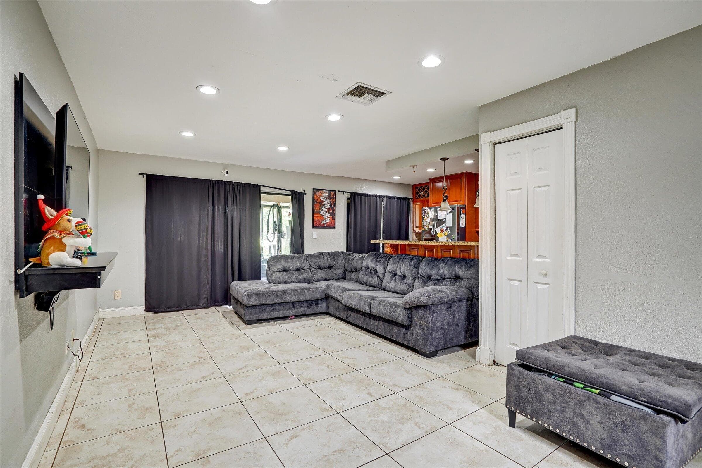 10723 NW 11th Street 10723, Pembroke Pines, FL 33026 — photo 6 of 30