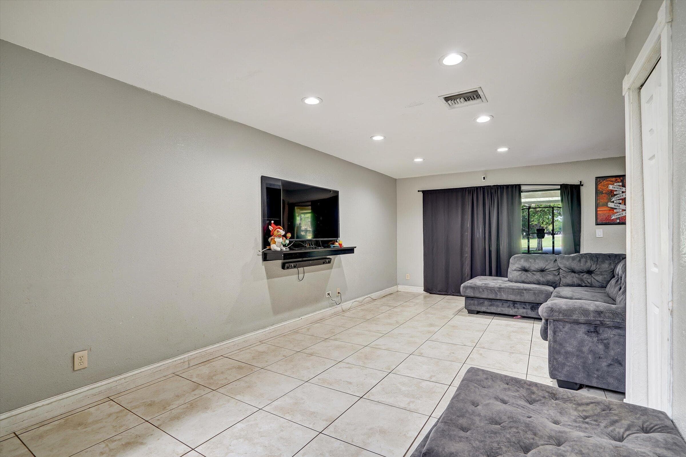 10723 NW 11th Street 10723, Pembroke Pines, FL 33026 — photo 7 of 30