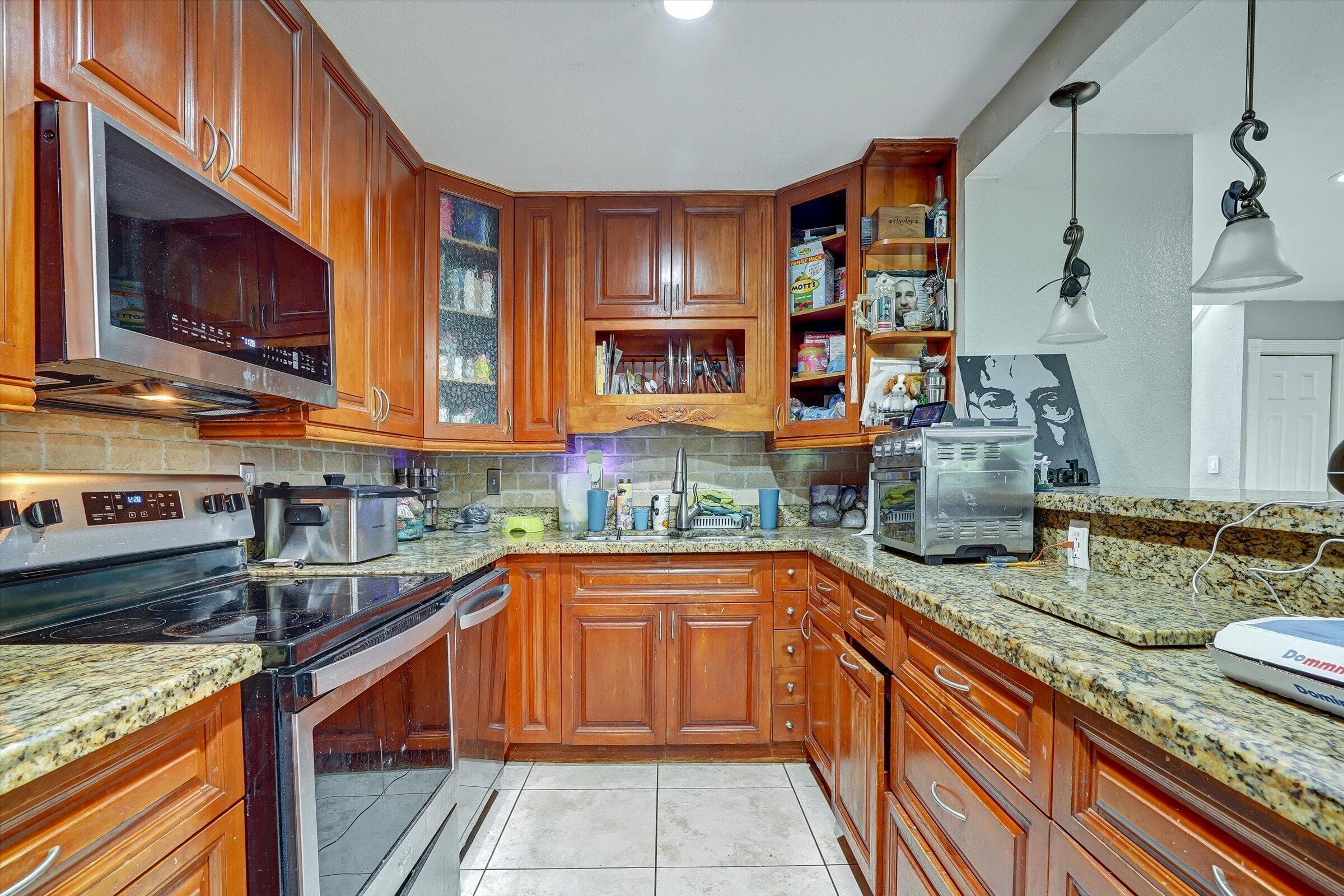 10723 NW 11th Street 10723, Pembroke Pines, FL 33026 — photo 11 of 30