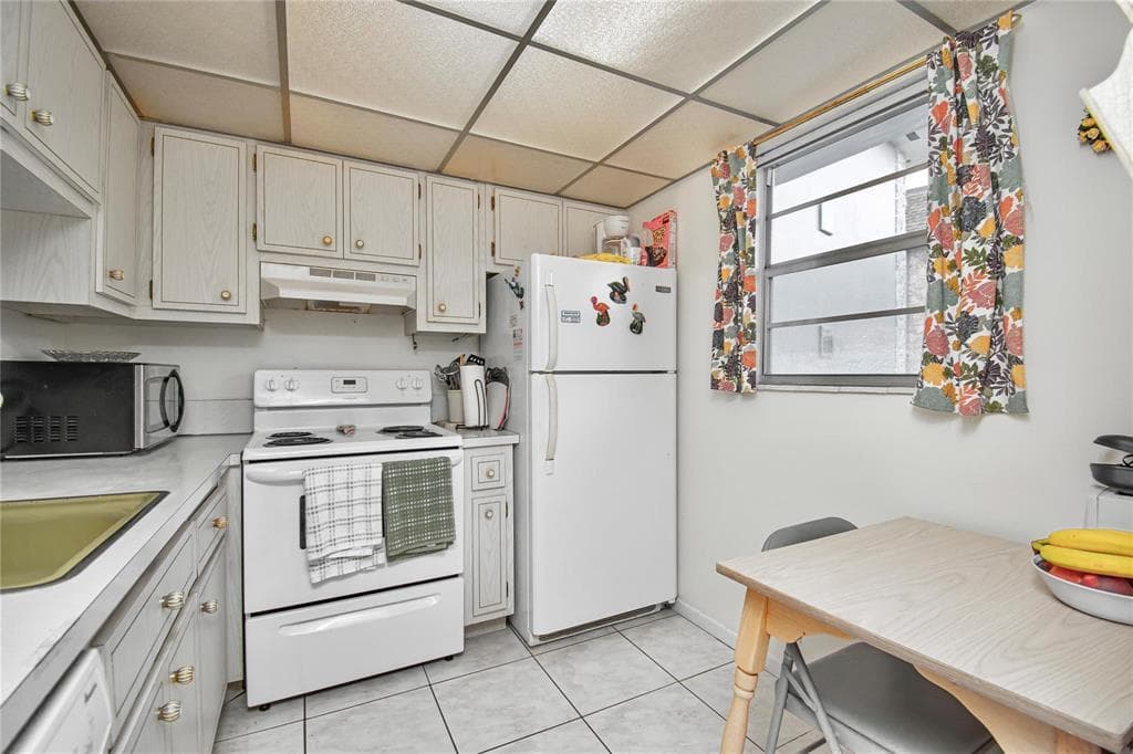 5171 W Oakland Park Boulevard, Lauderdale Lakes, FL 33313 — photo 13 of 32