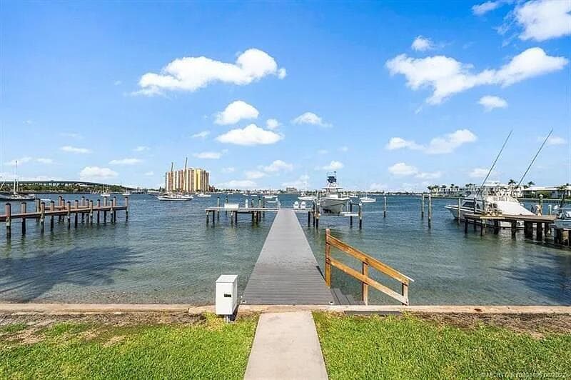 2941 Lake Drive, Singer Island, FL 33404 — photo 2 of 19