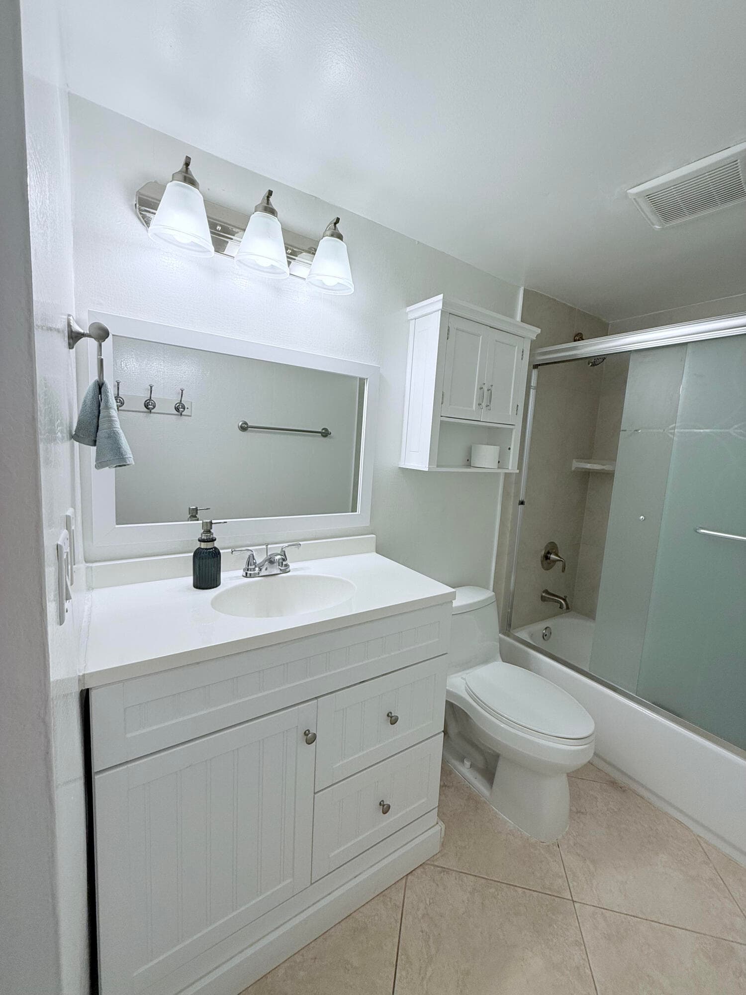 401 Golden Isles Drive 913, Hallandale Beach, FL 33009 — photo 17 of 26