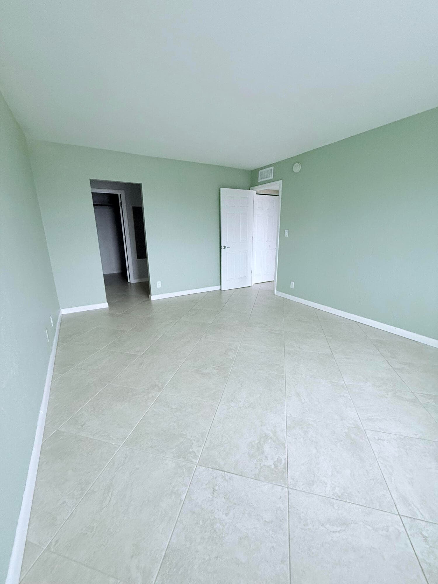 401 Golden Isles Drive 913, Hallandale Beach, FL 33009 — photo 21 of 26