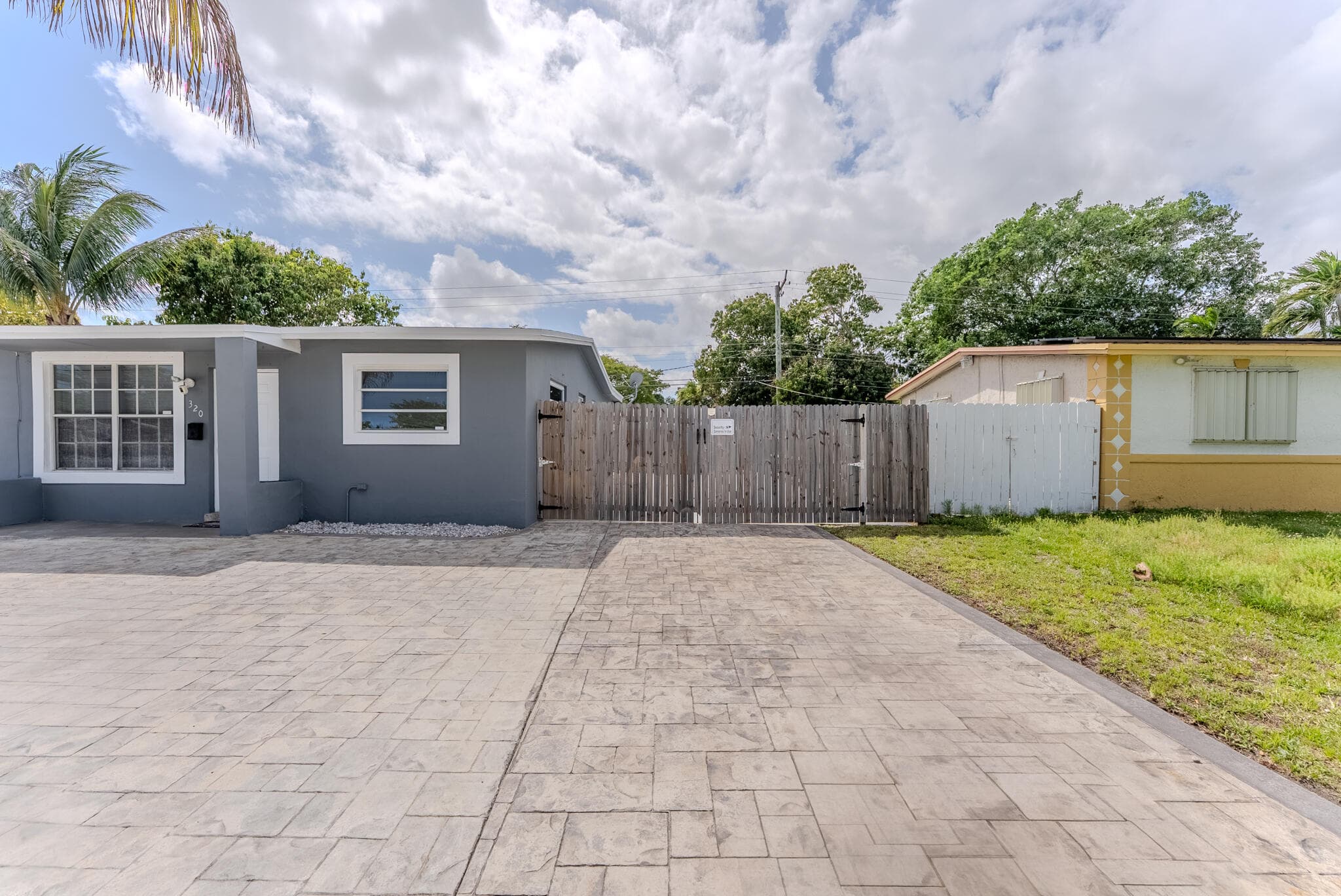 320 N 69th Way, Hollywood, FL 33024 — photo 4 of 51