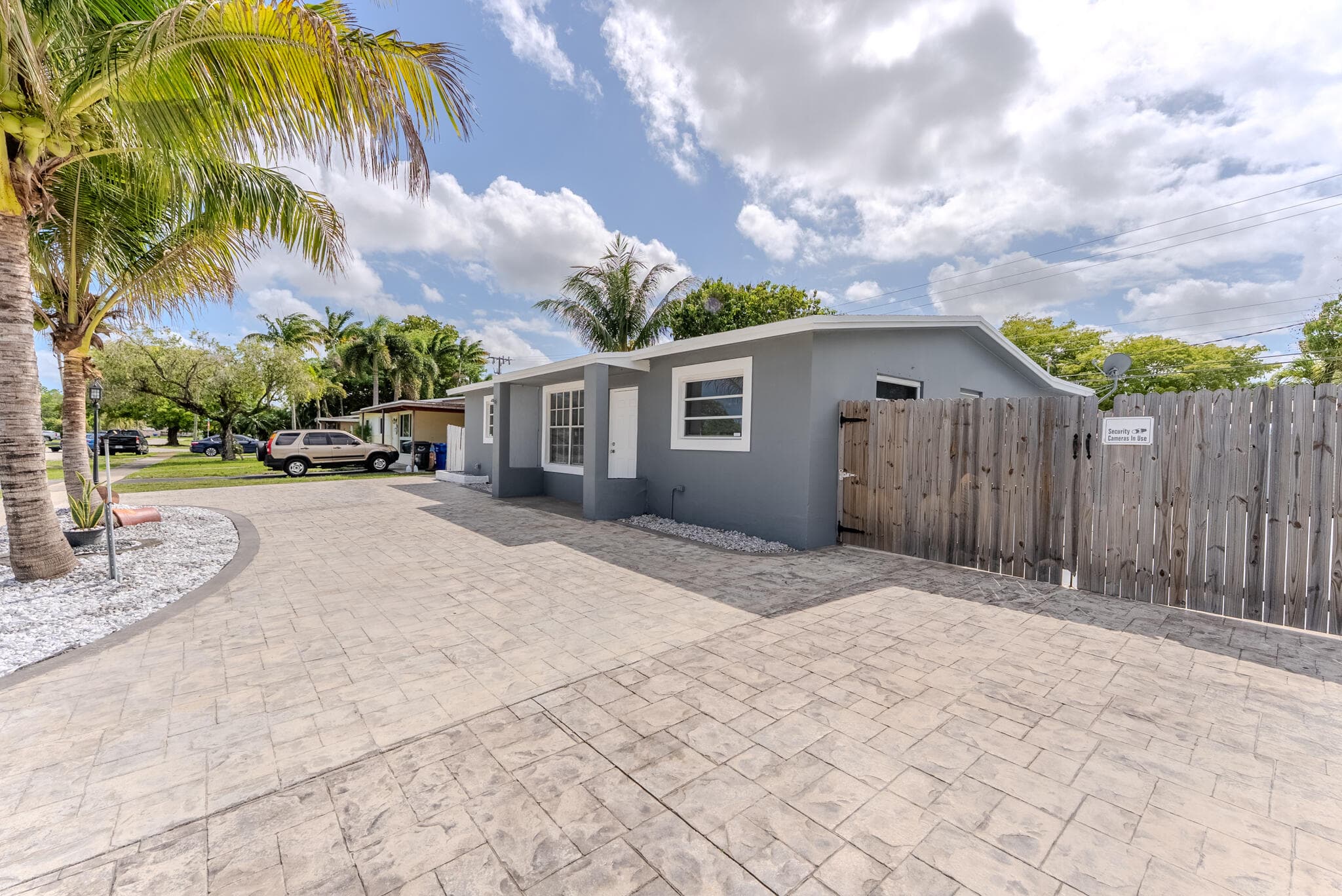 320 N 69th Way, Hollywood, FL 33024 — photo 5 of 51