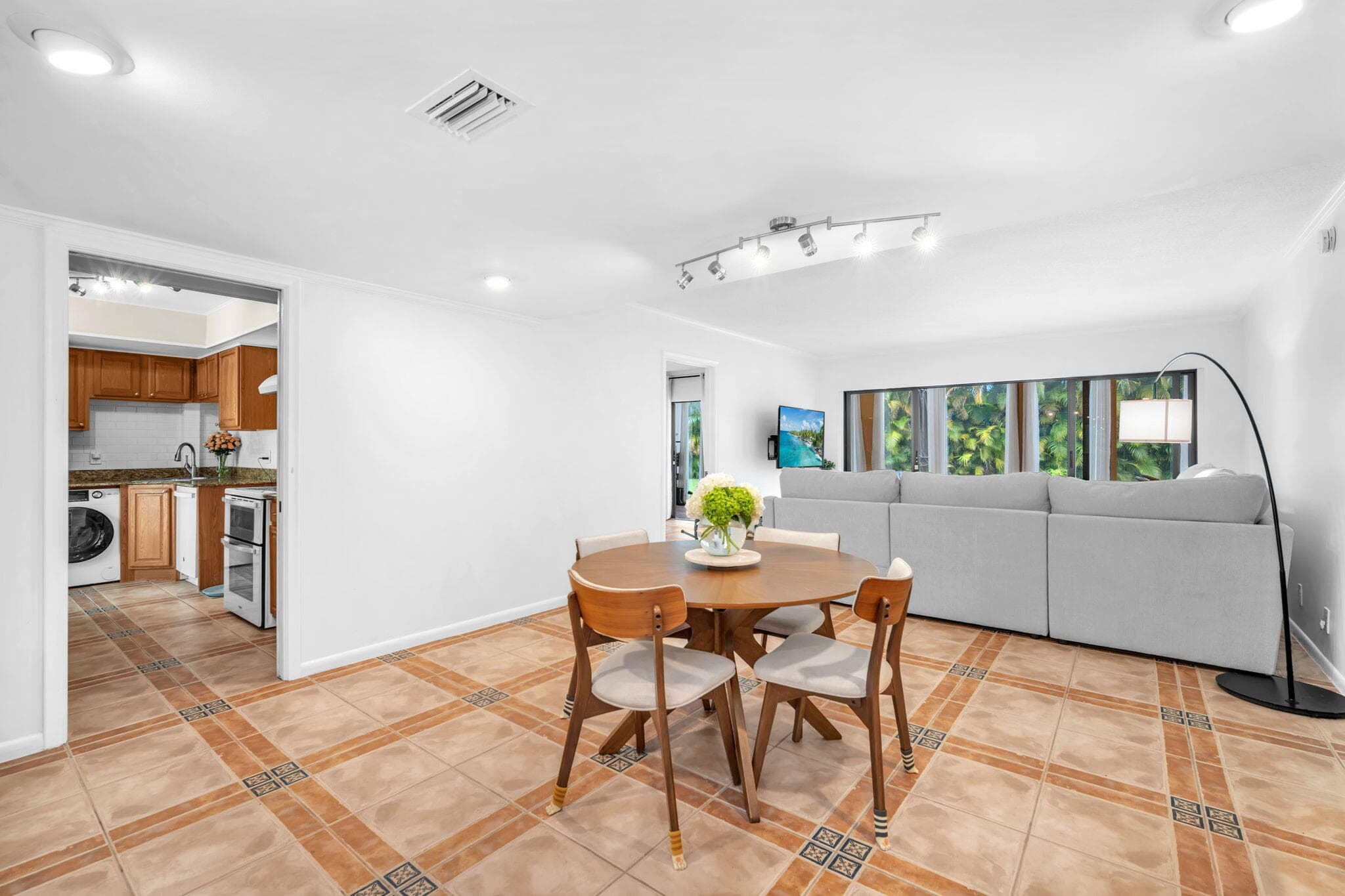 1823 Presidential Way E101, West Palm Beach, FL 33401 — photo 10 of 41