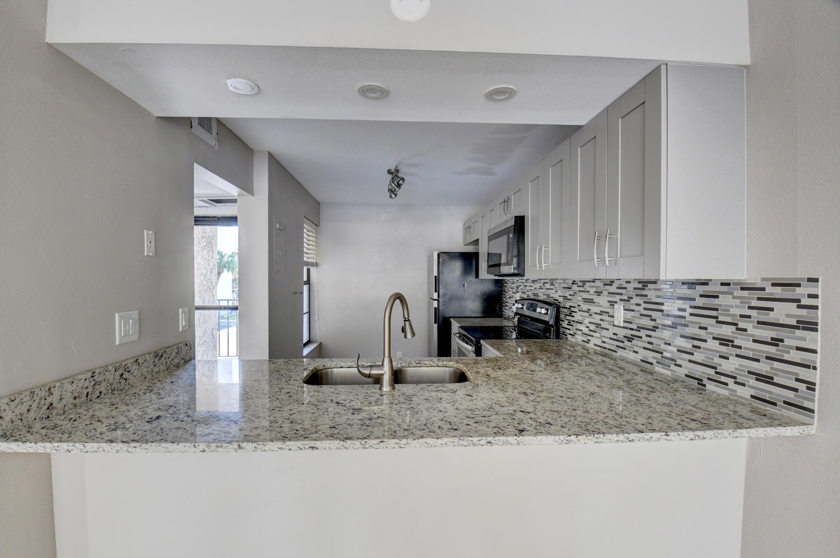 14 Royal Palm Way 2050, Boca Raton, FL 33432 — photo 22 of 44