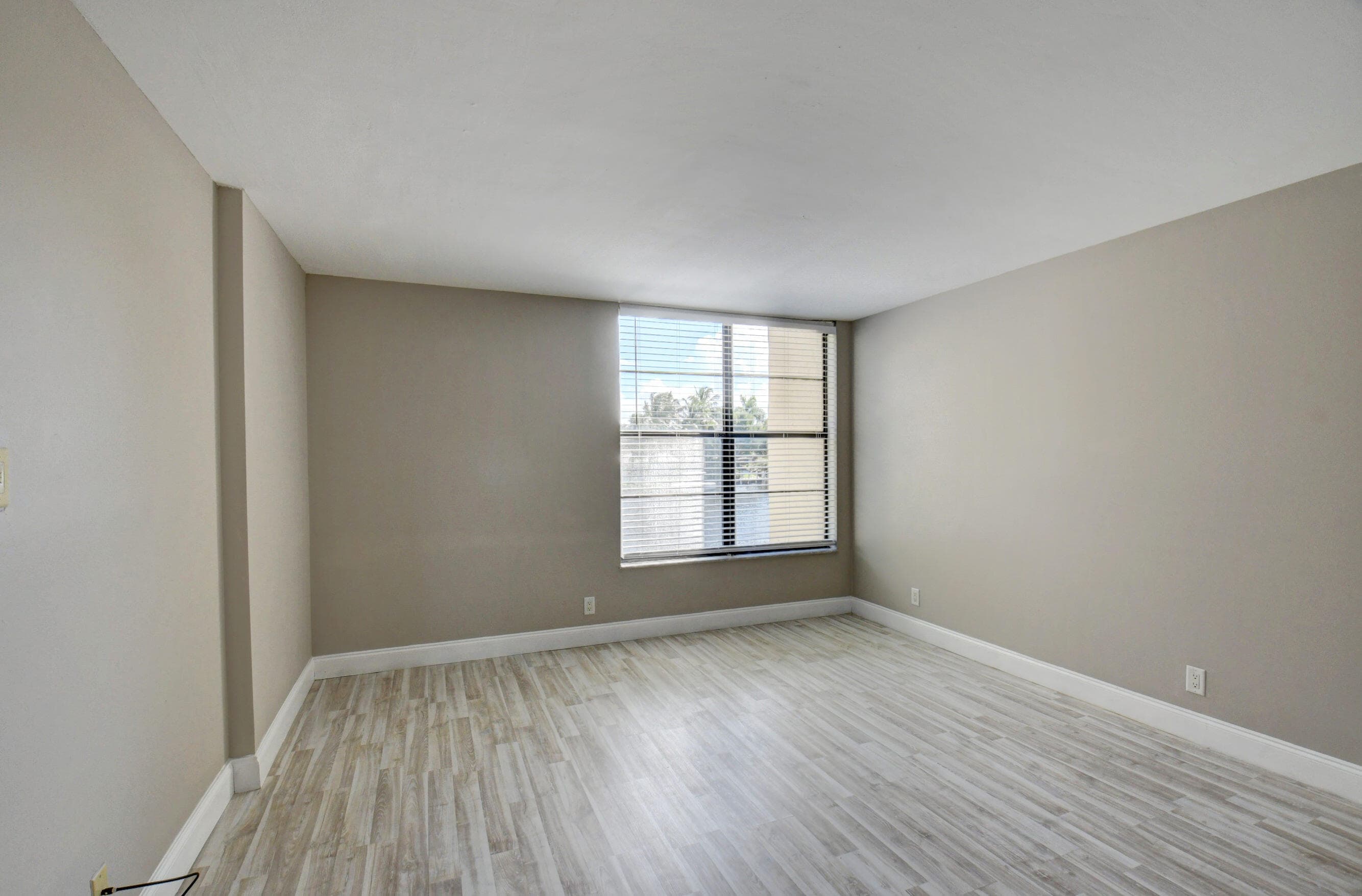 14 Royal Palm Way 2050, Boca Raton, FL 33432 — photo 25 of 44