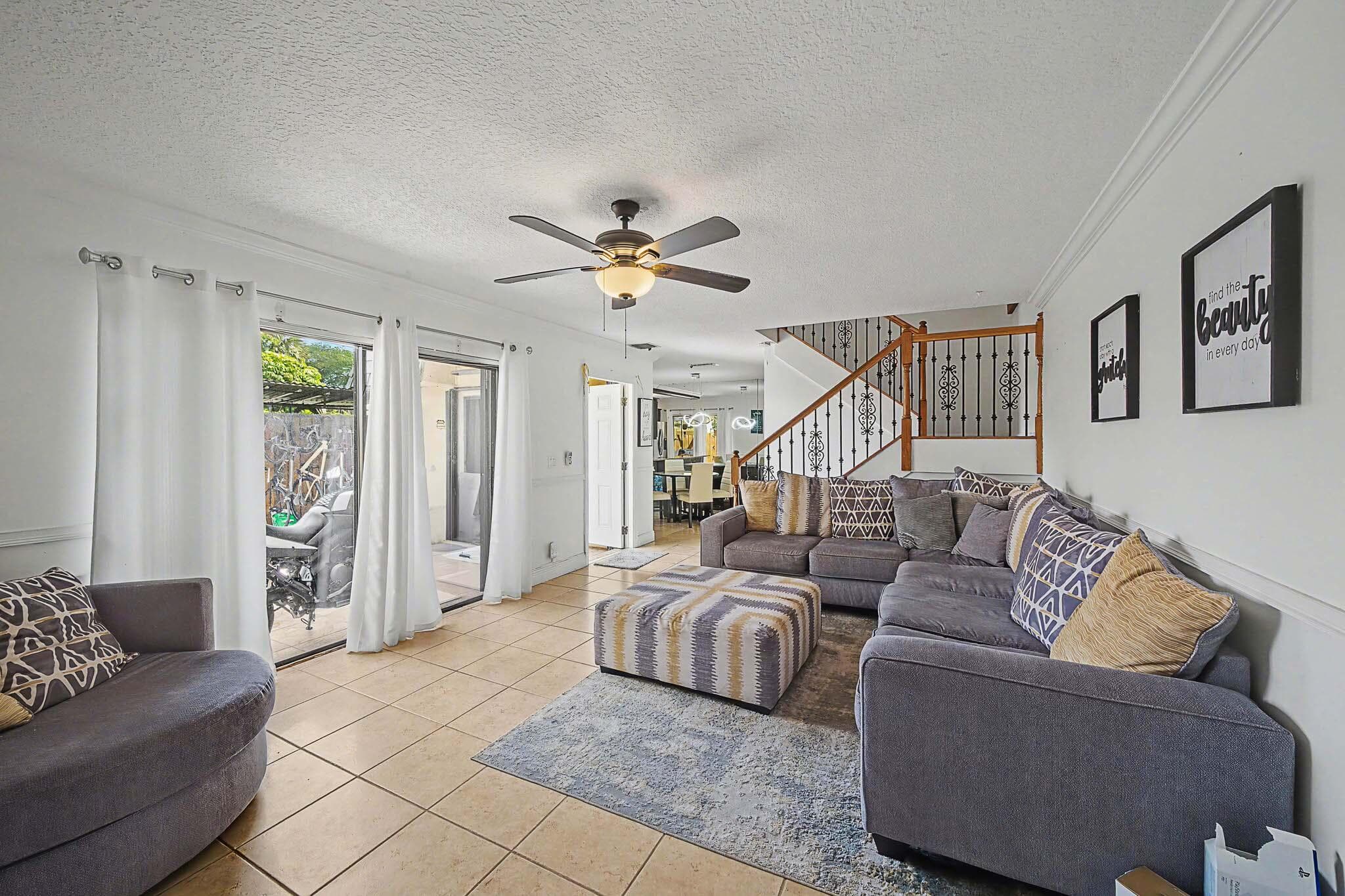 149 Lake Arbor Drive, Palm Springs, FL 33461 — photo 5 of 37