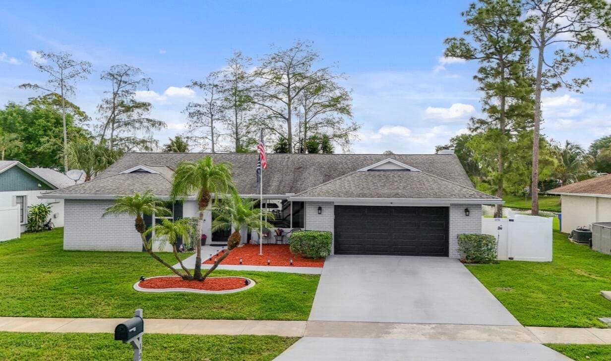 125 Parkwood Drive, Royal Palm Beach, FL 33411 — photo 4 of 50