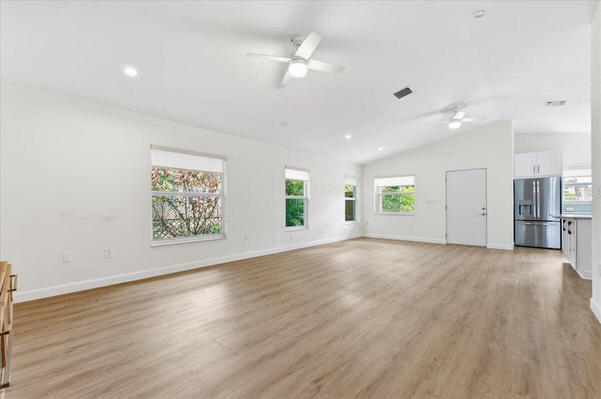 530 NE 3rd Avenue, Delray Beach, FL 33444 — photo 5 of 33