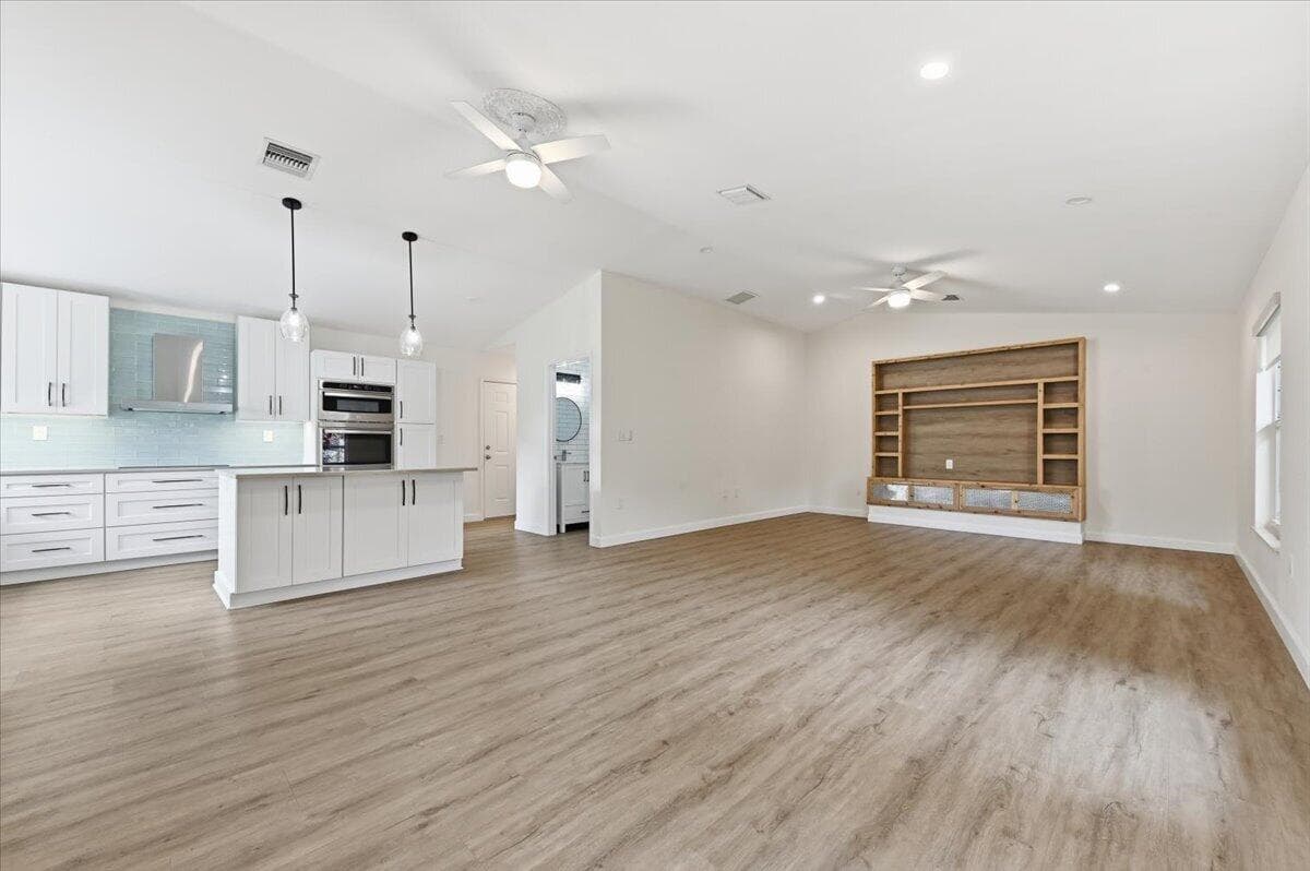 530 NE 3rd Avenue, Delray Beach, FL 33444 — photo 4 of 33