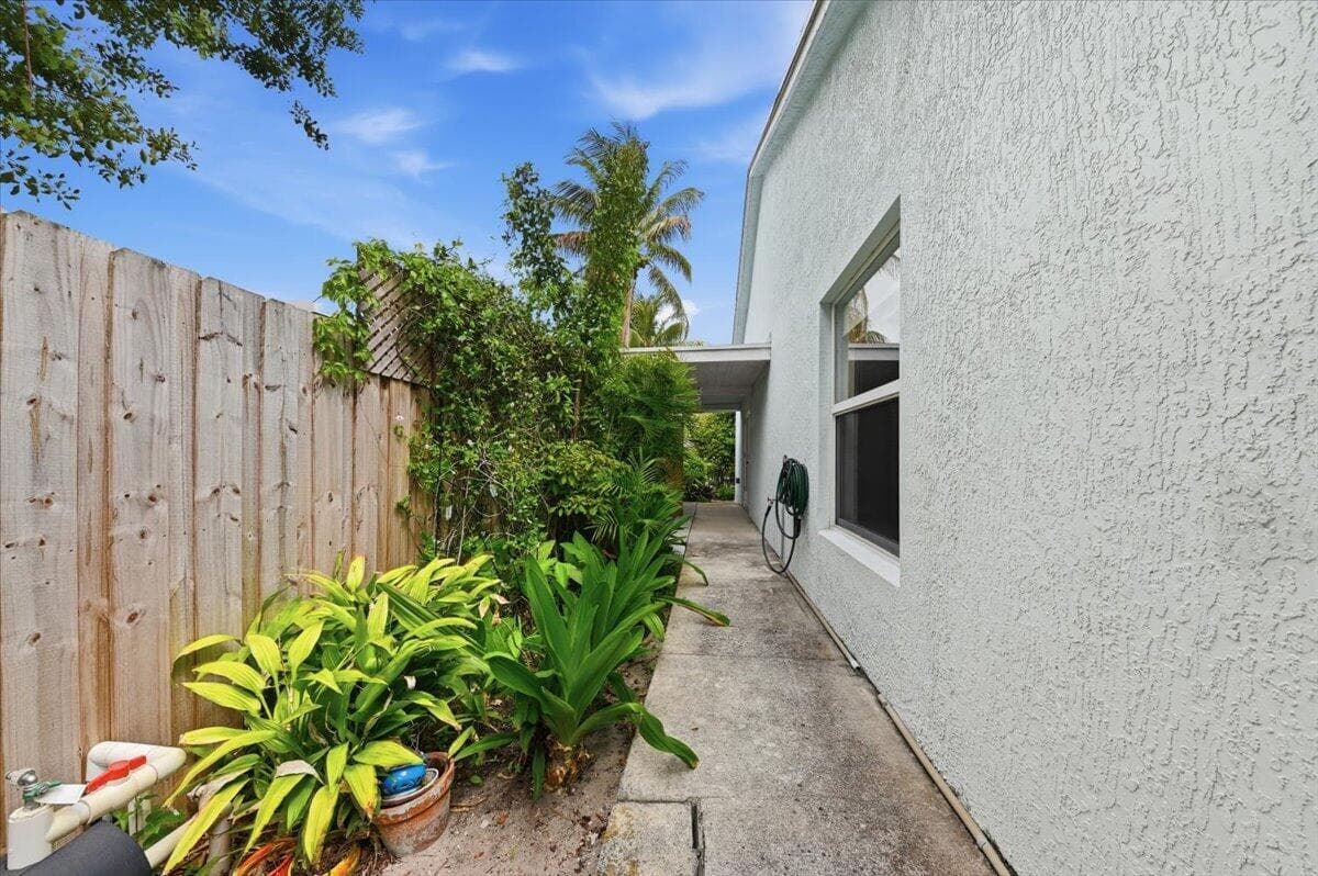 530 NE 3rd Avenue, Delray Beach, FL 33444 — photo 30 of 33