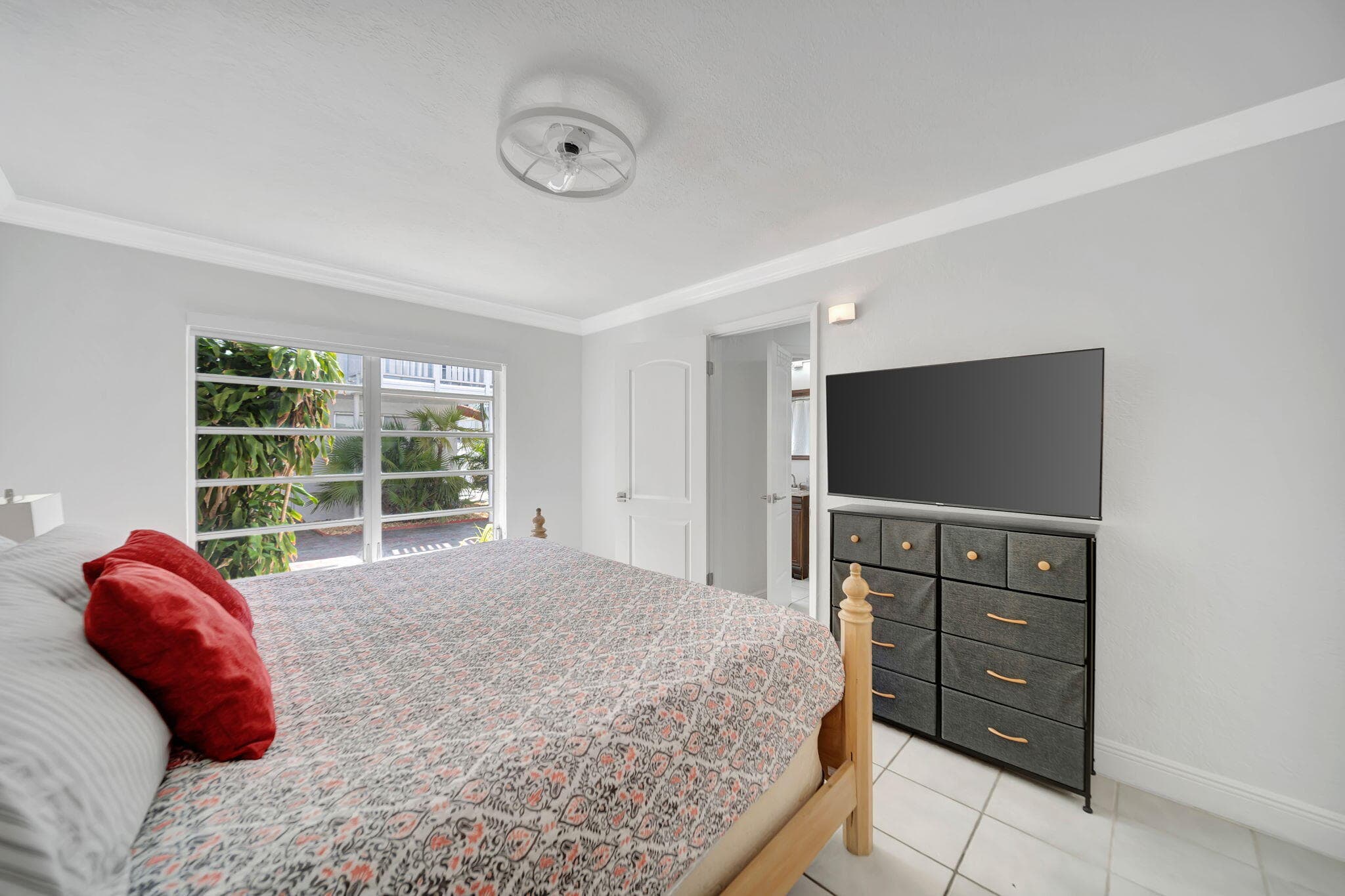 2724 NE 14th Street 3, Fort Lauderdale, FL 33304 — photo 8 of 16