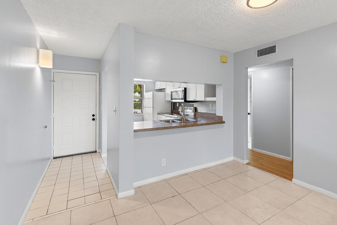 12962 Briarlake Drive 103, Palm Beach Gardens, FL 33418 — photo 4 of 32