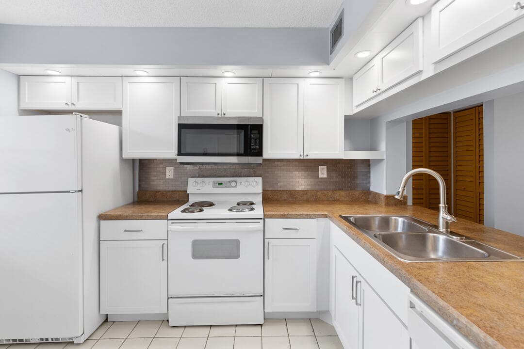 12962 Briarlake Drive 103, Palm Beach Gardens, FL 33418 — photo 10 of 32